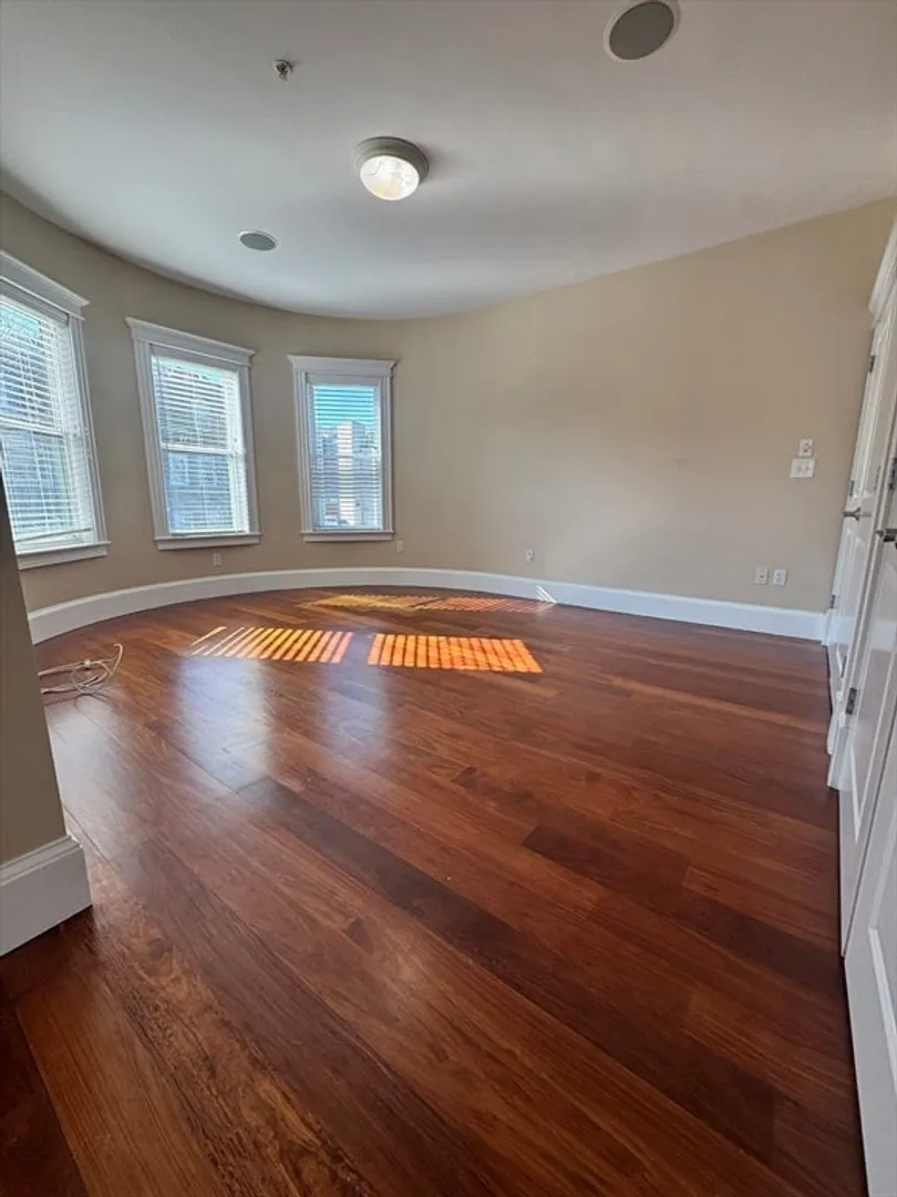34 Emerson Street  #2 Photo 4