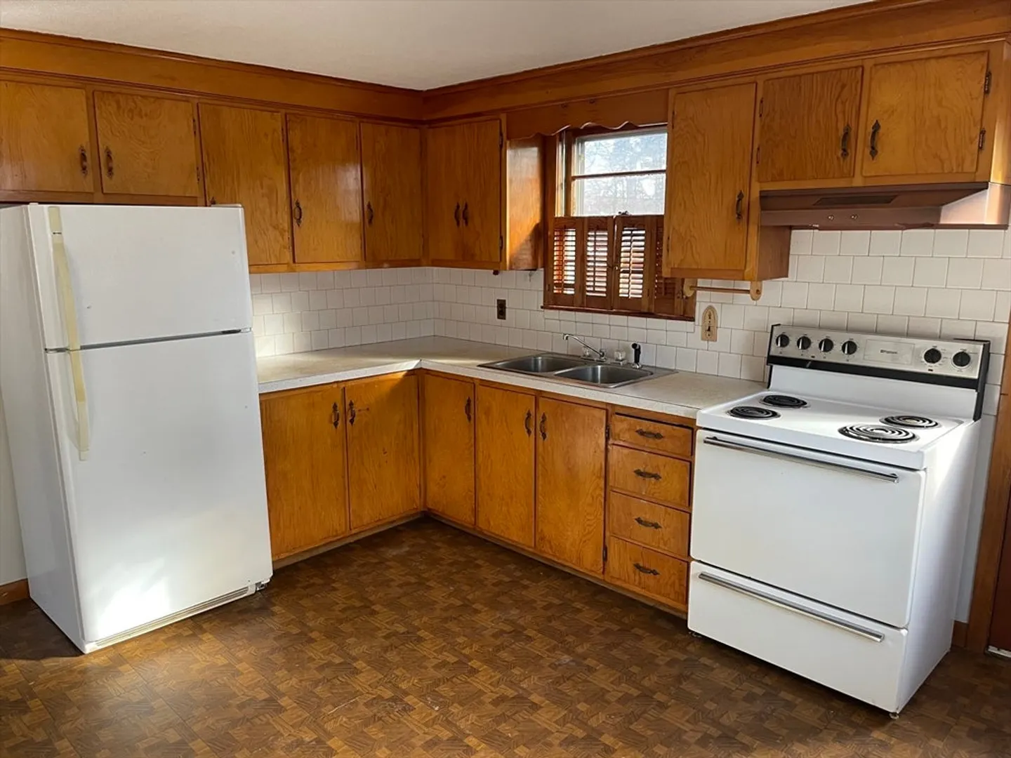 32 Mason Ave Photo 5