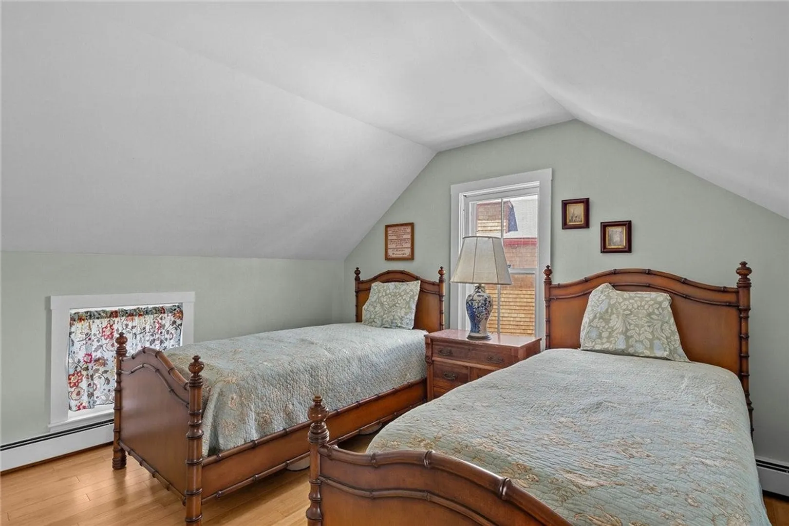 8 Sanford Street Photo 16