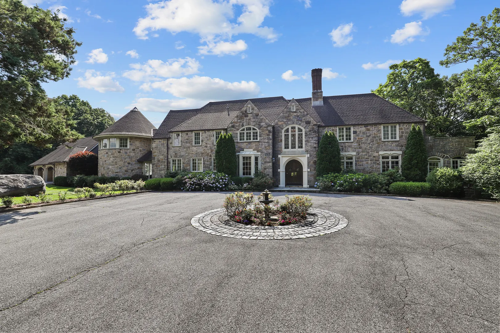 383 Woodlands Road Photo 6