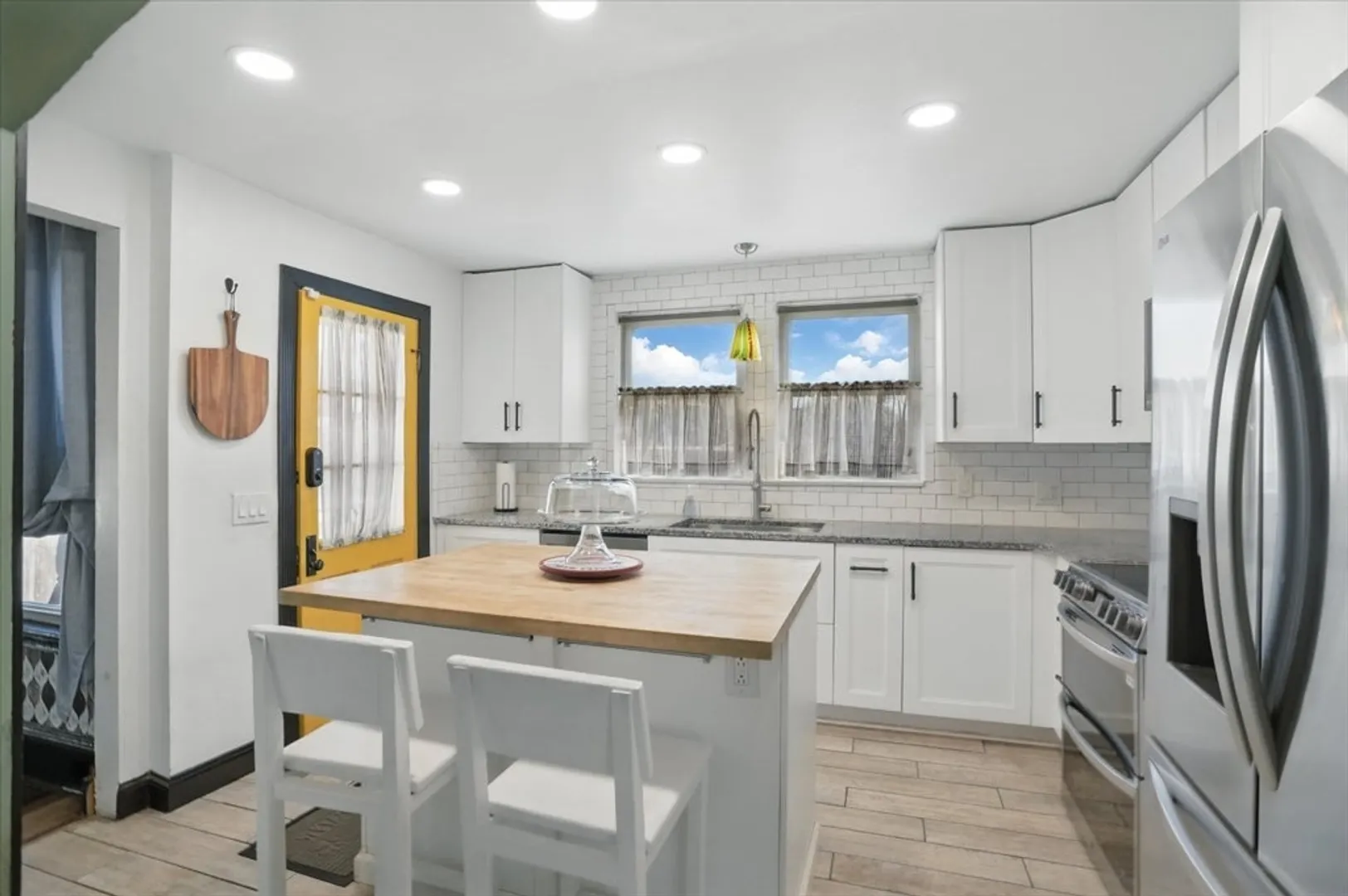 14 Lambert Ave Photo 8