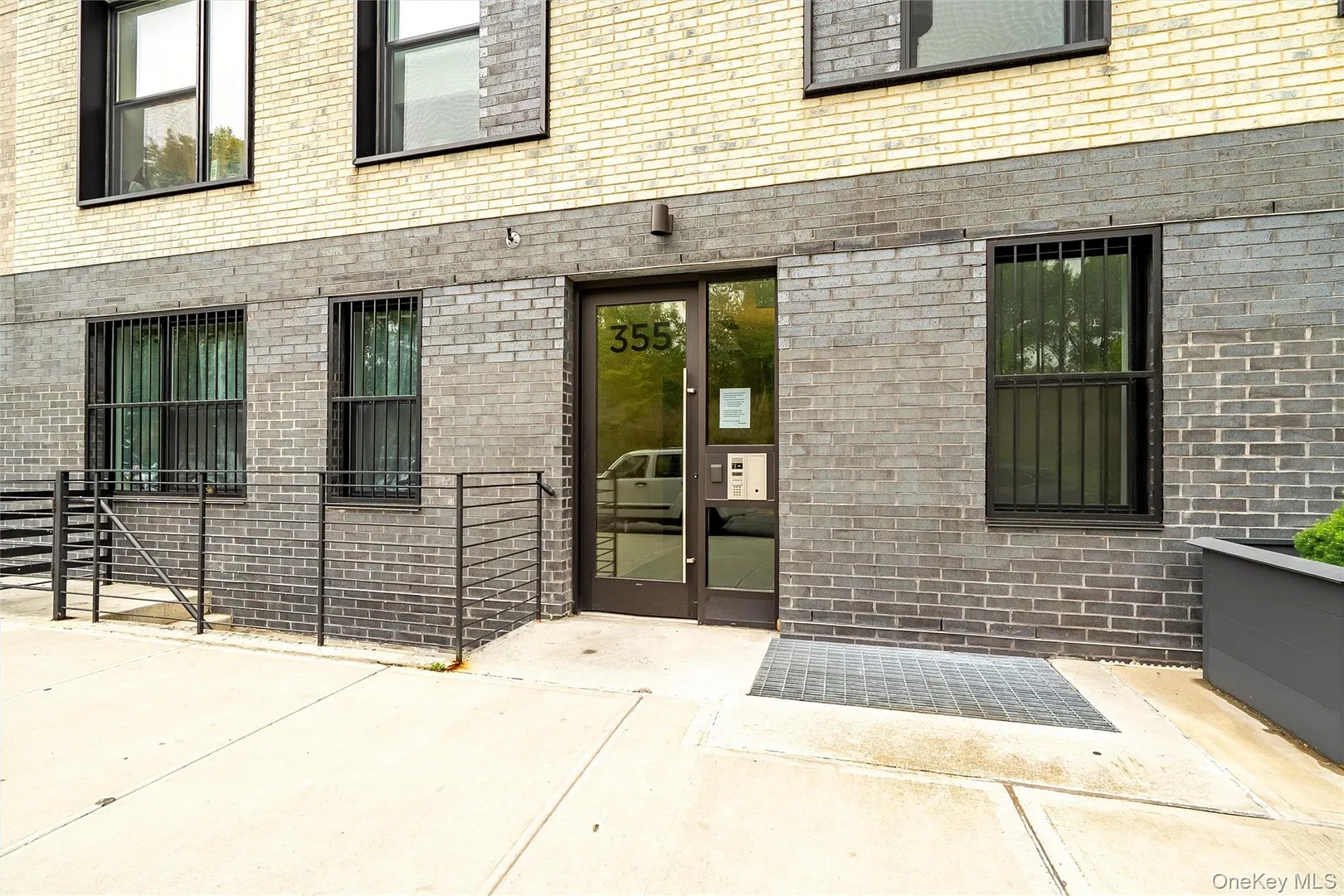 355 Bronx River Avenue  #1B Photo 4