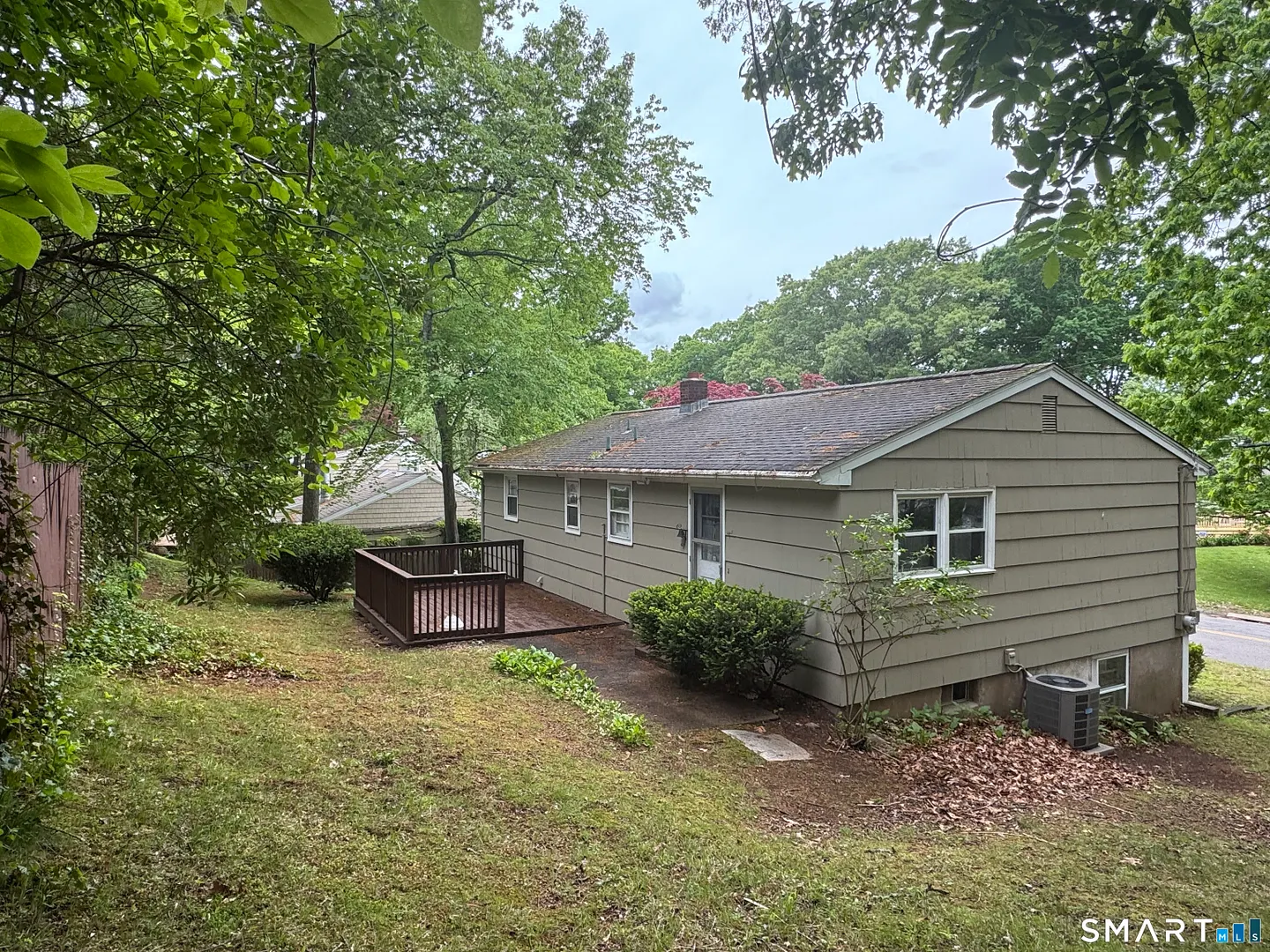 665 Bradley Street Photo 8