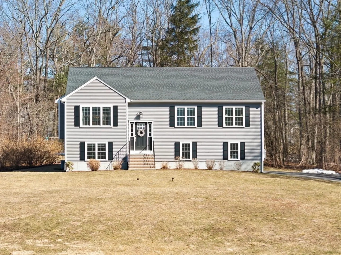 207 Oak St Photo 32