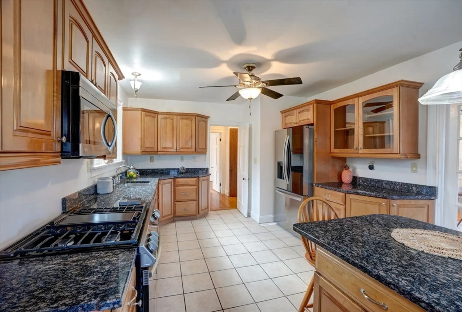 390 Adams St Photo 15