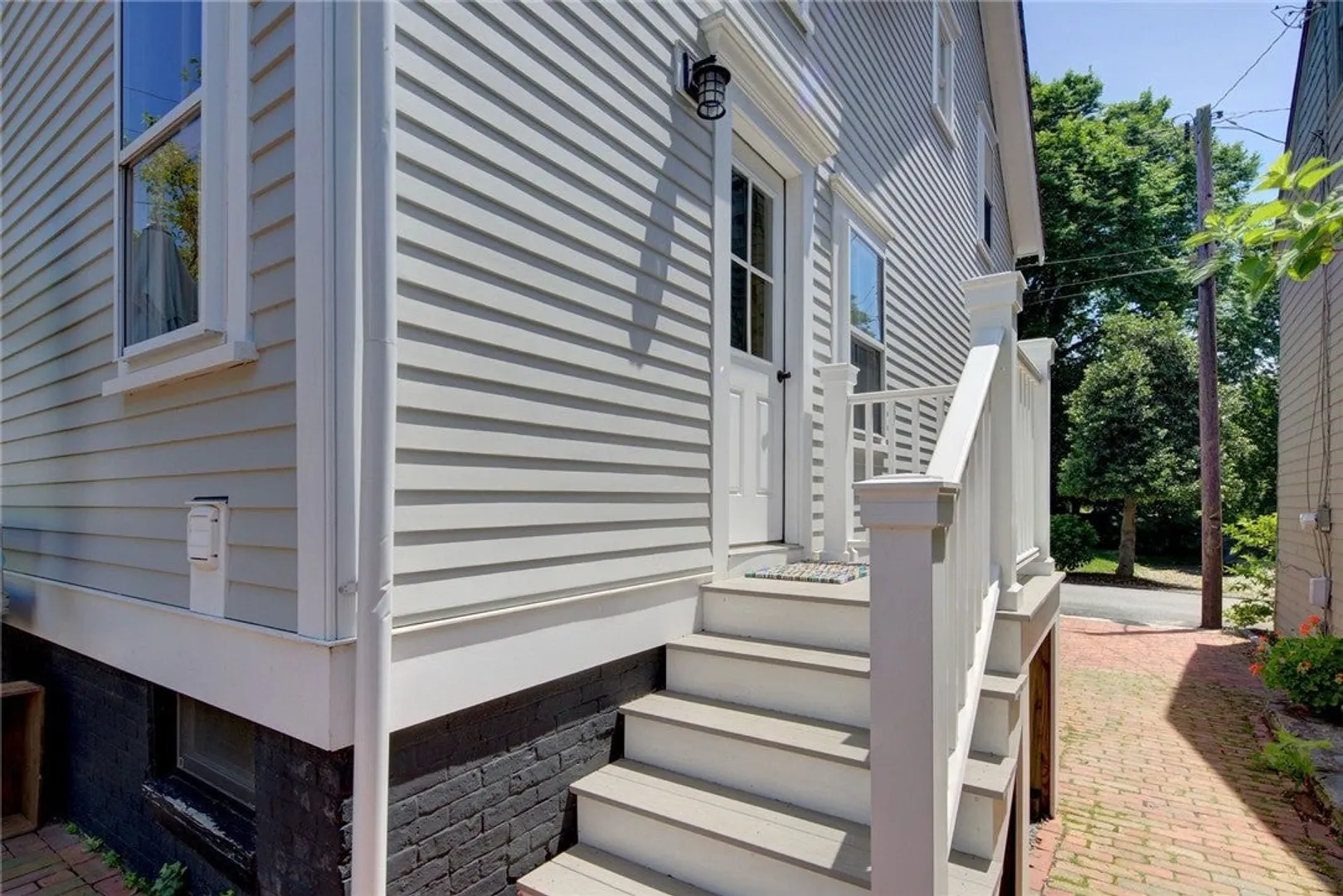 8 Sanford Street Photo 24