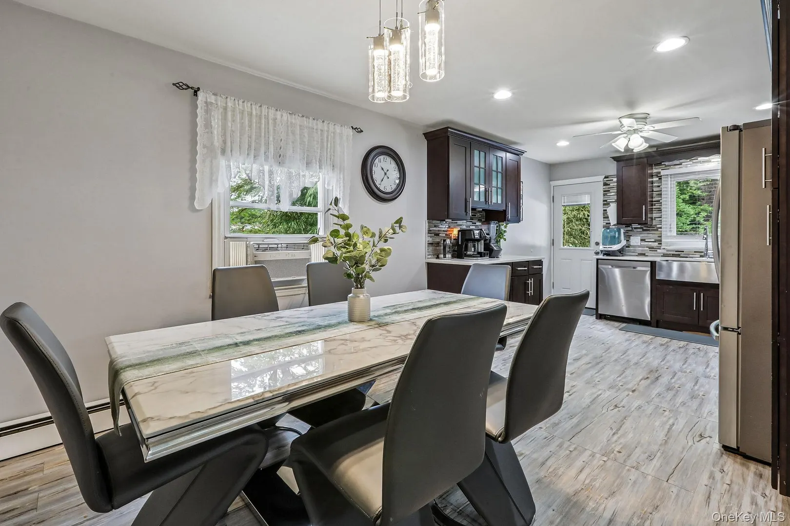583 Bellevue Avenue N Photo 13
