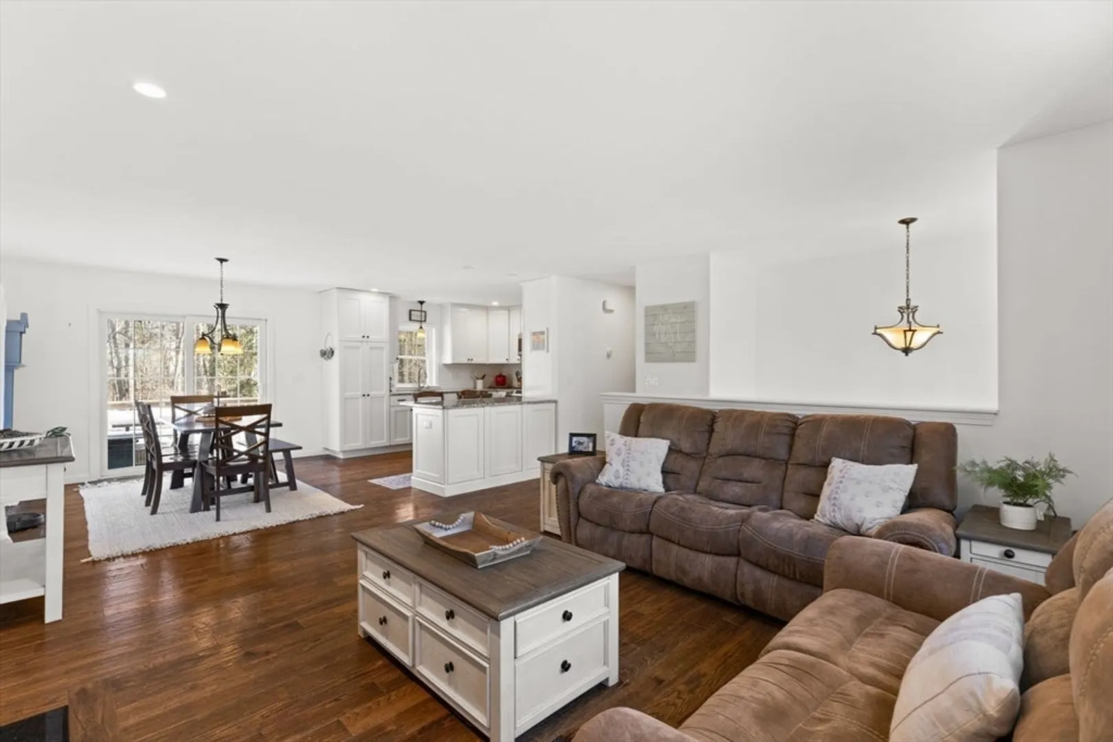 207 Oak St Photo 7