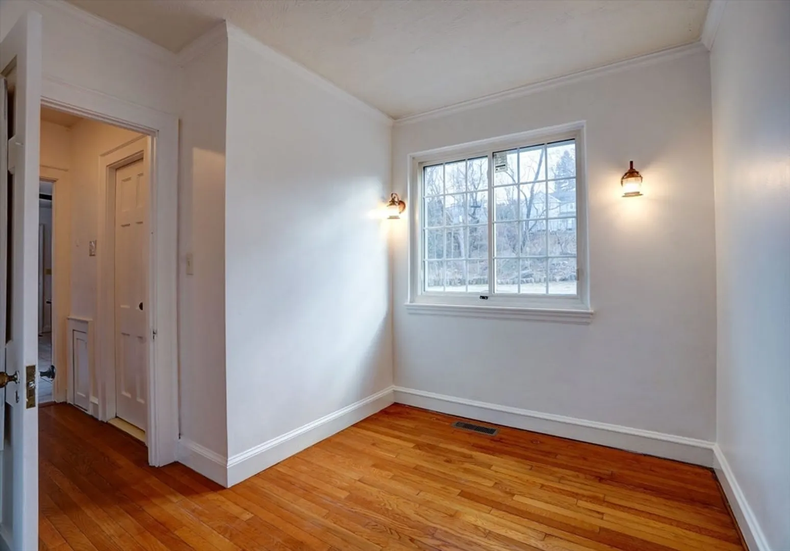 390 Adams St Photo 20