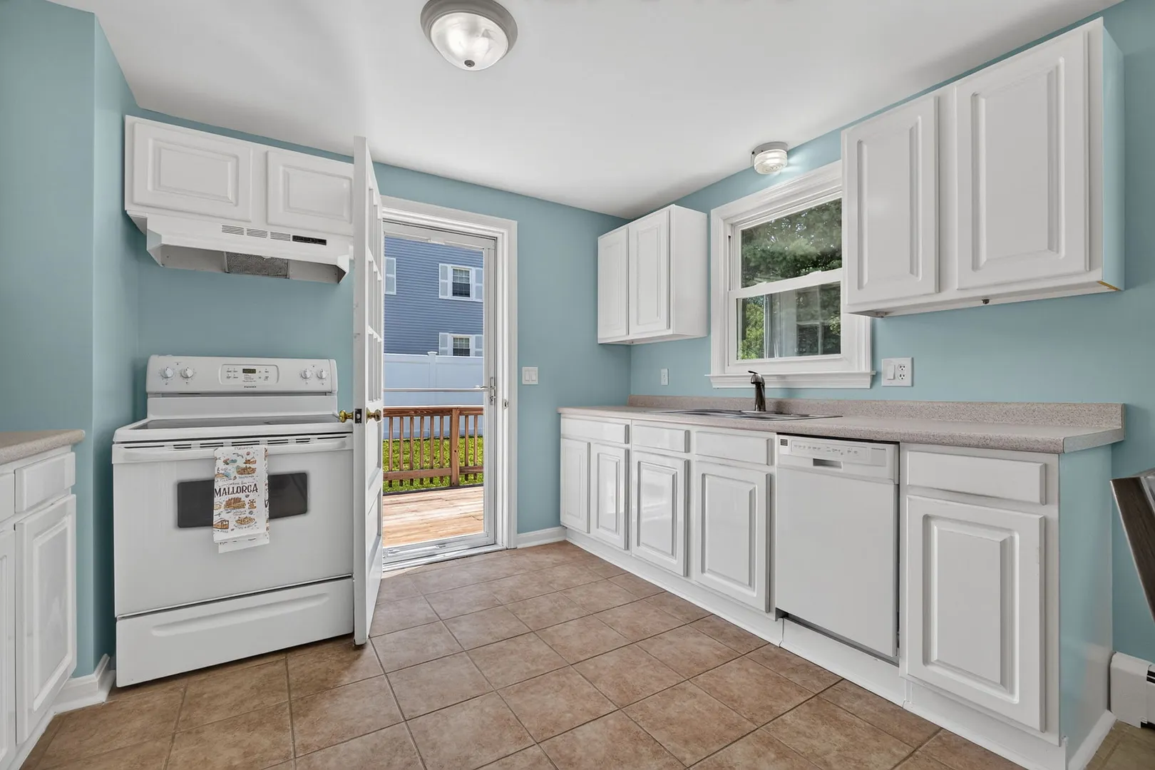 8 Pleasant Street Photo 8