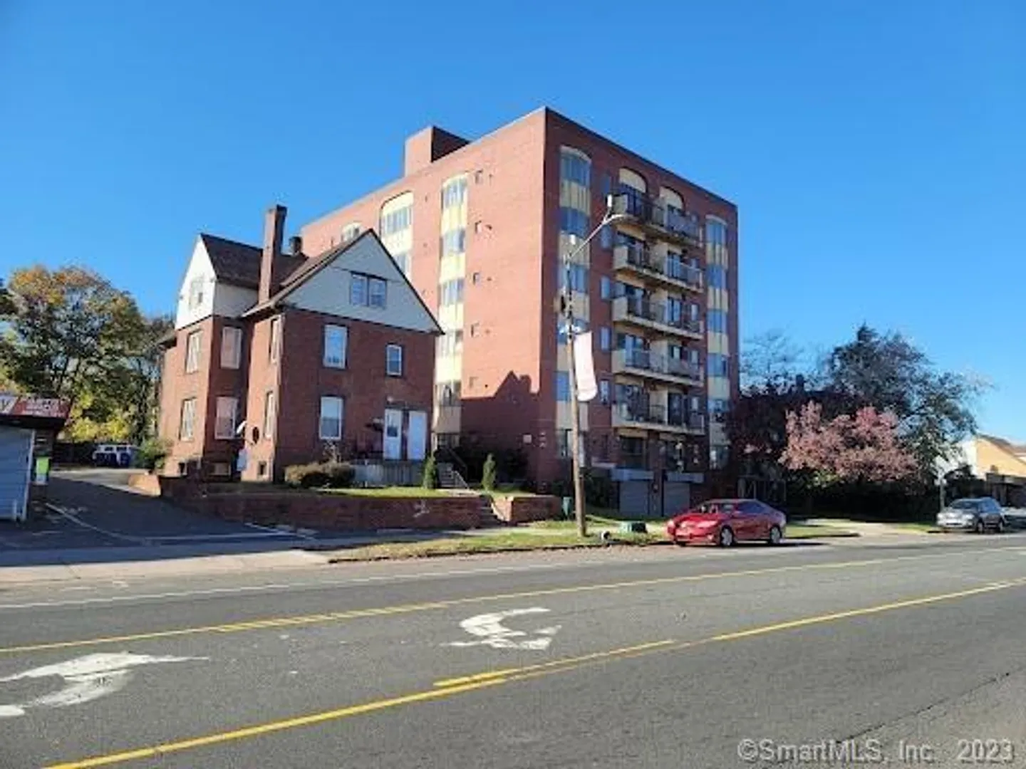 213 Franklin Avenue  #405 Photo 2