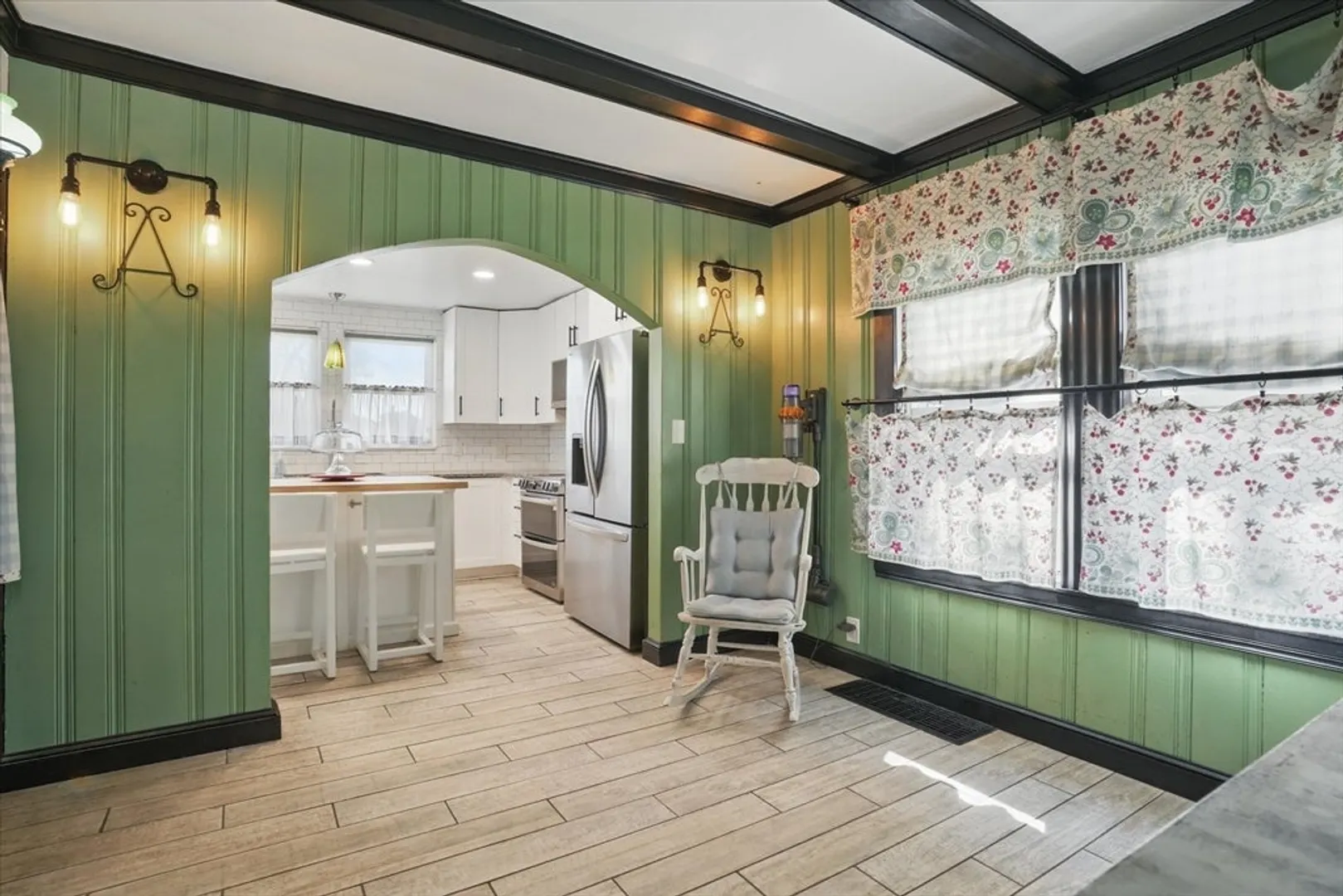 14 Lambert Ave Photo 10