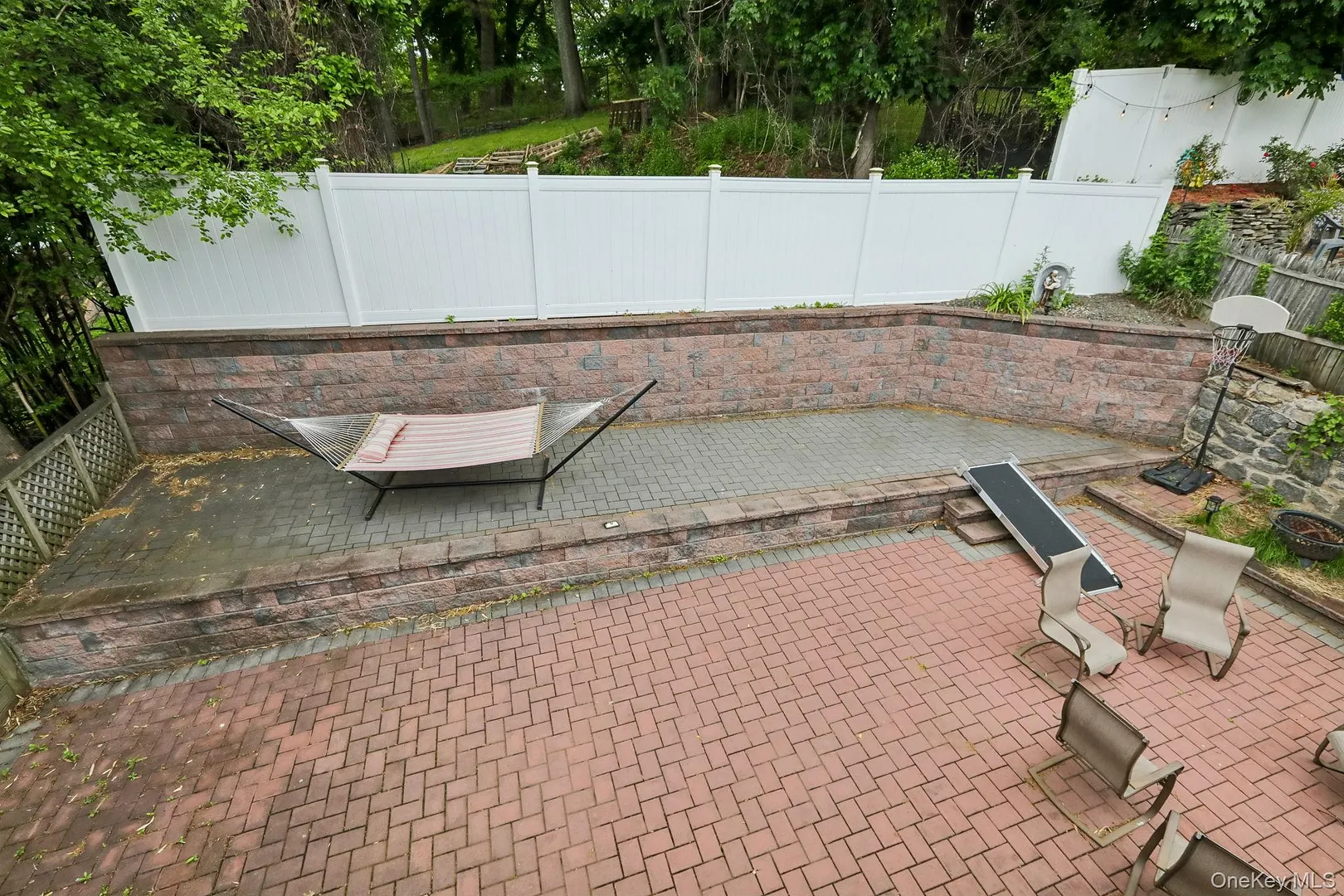 583 Bellevue Avenue N Photo 5