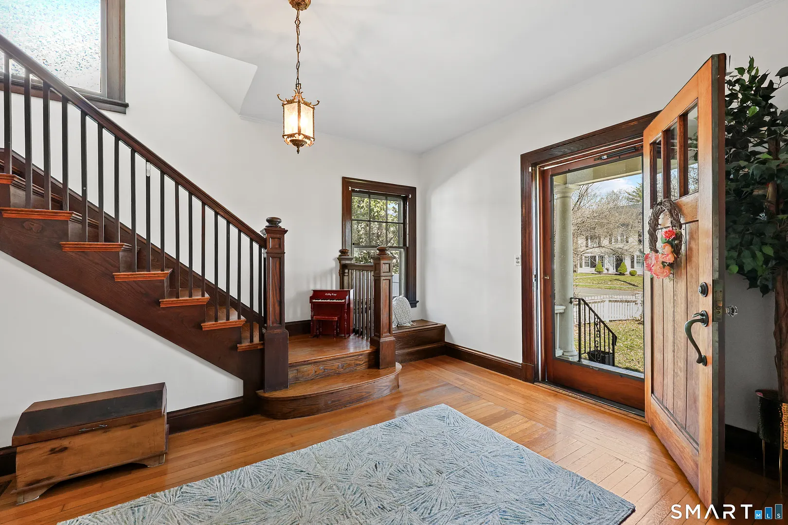 1720 Whitney Avenue Photo 2