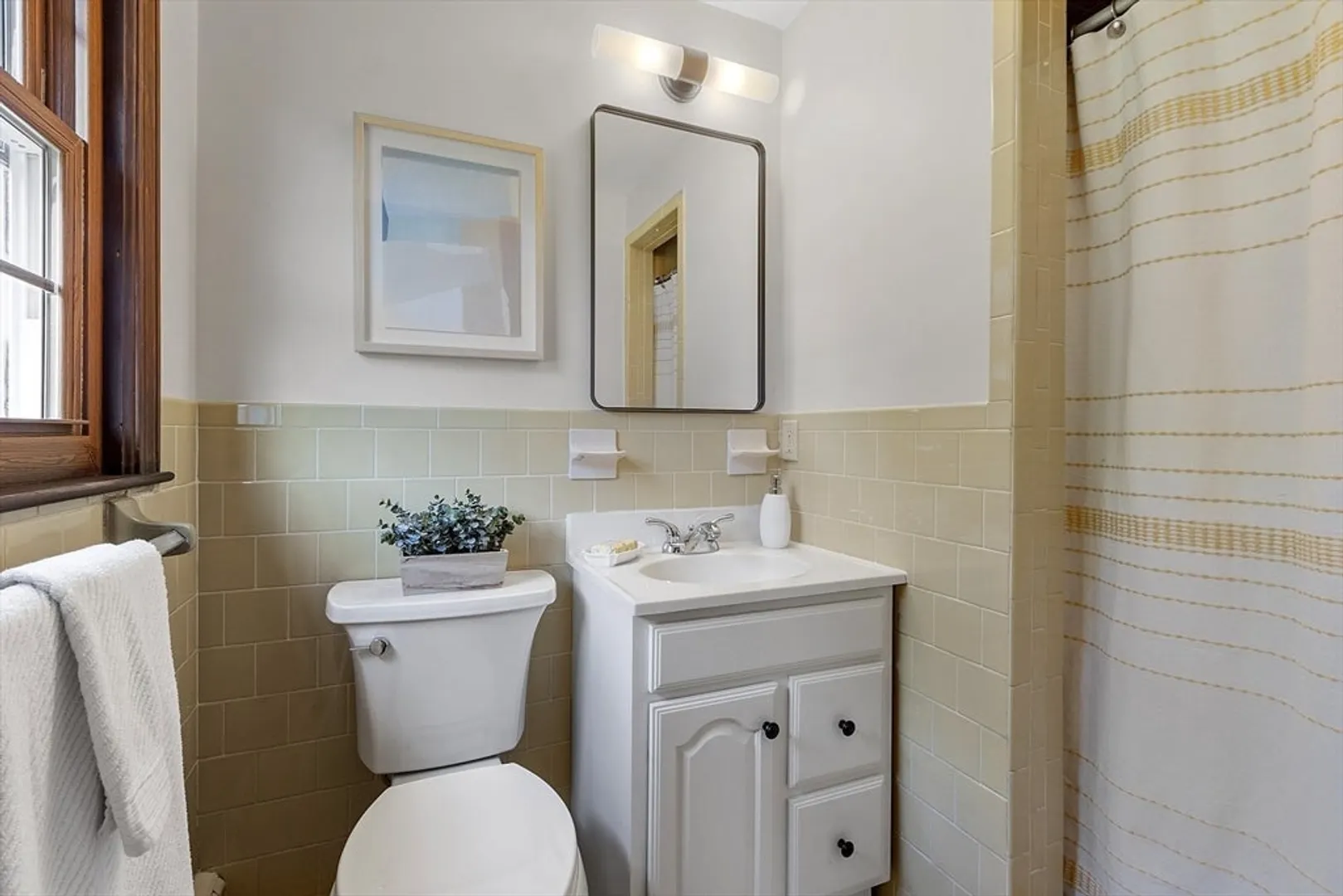 413 Arlington St Photo 14