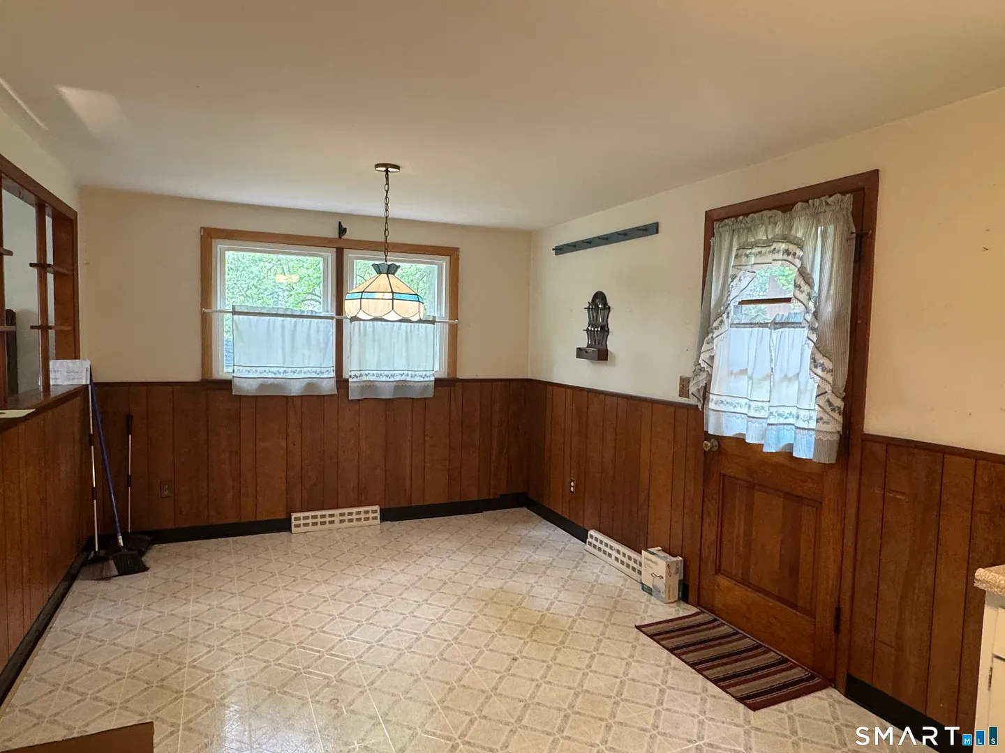 665 Bradley Street Photo 10