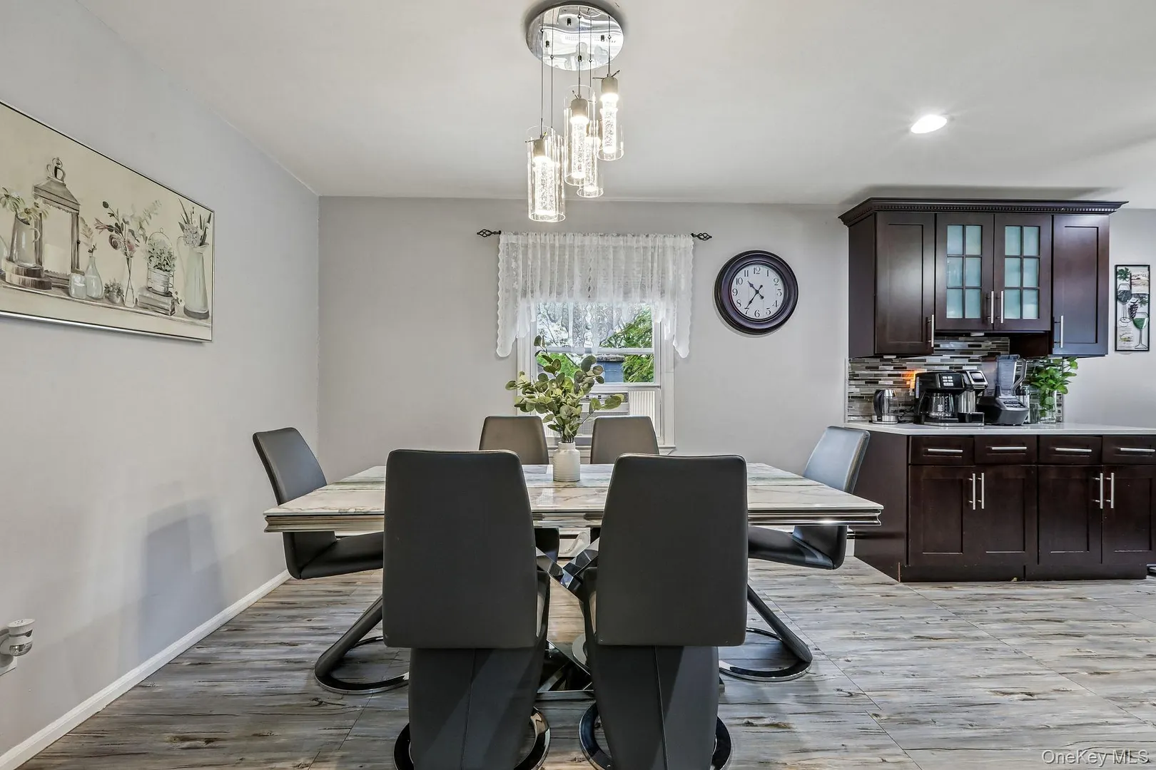 583 Bellevue Avenue N Photo 12