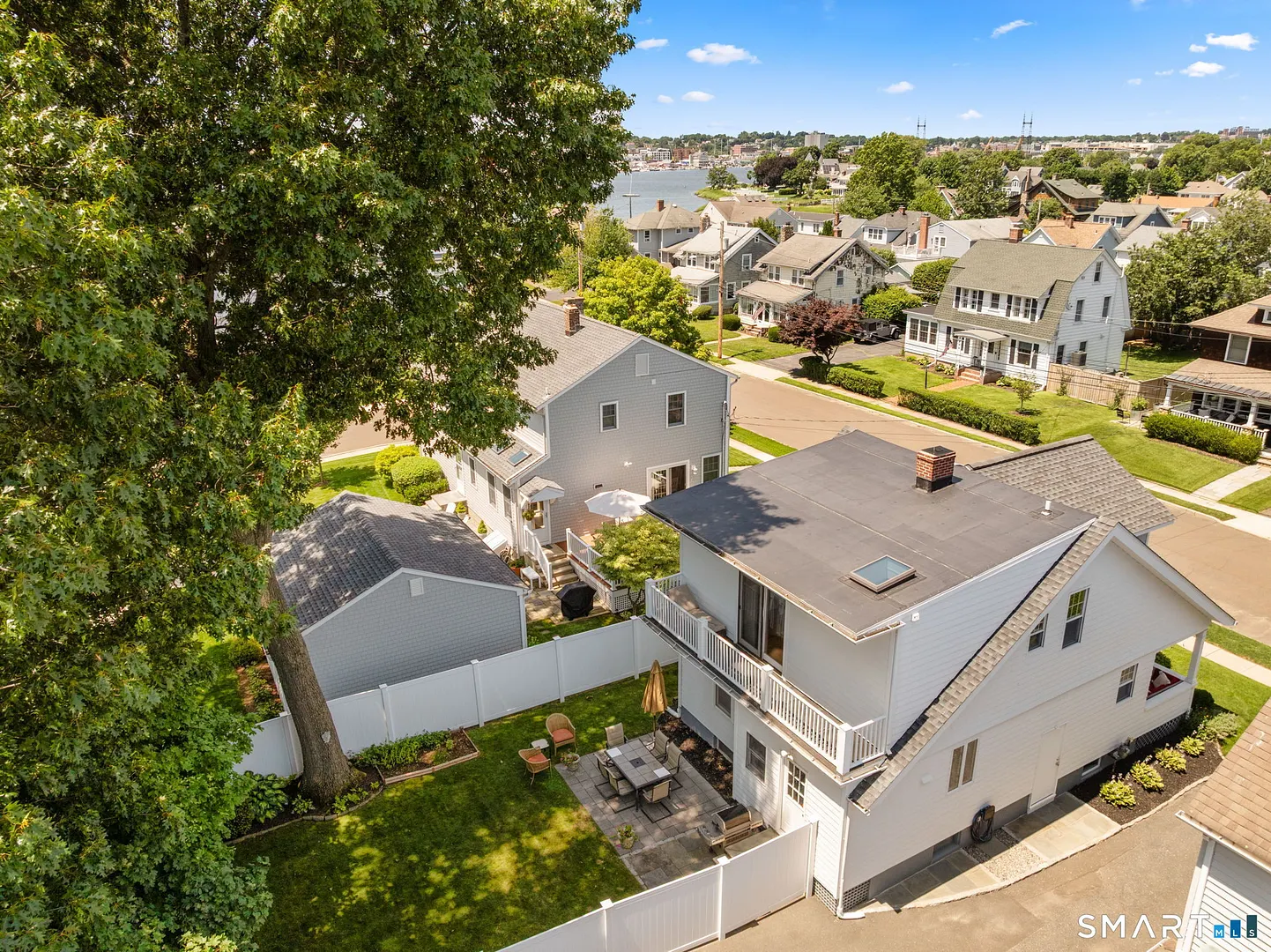 10 Marion Avenue Photo 3