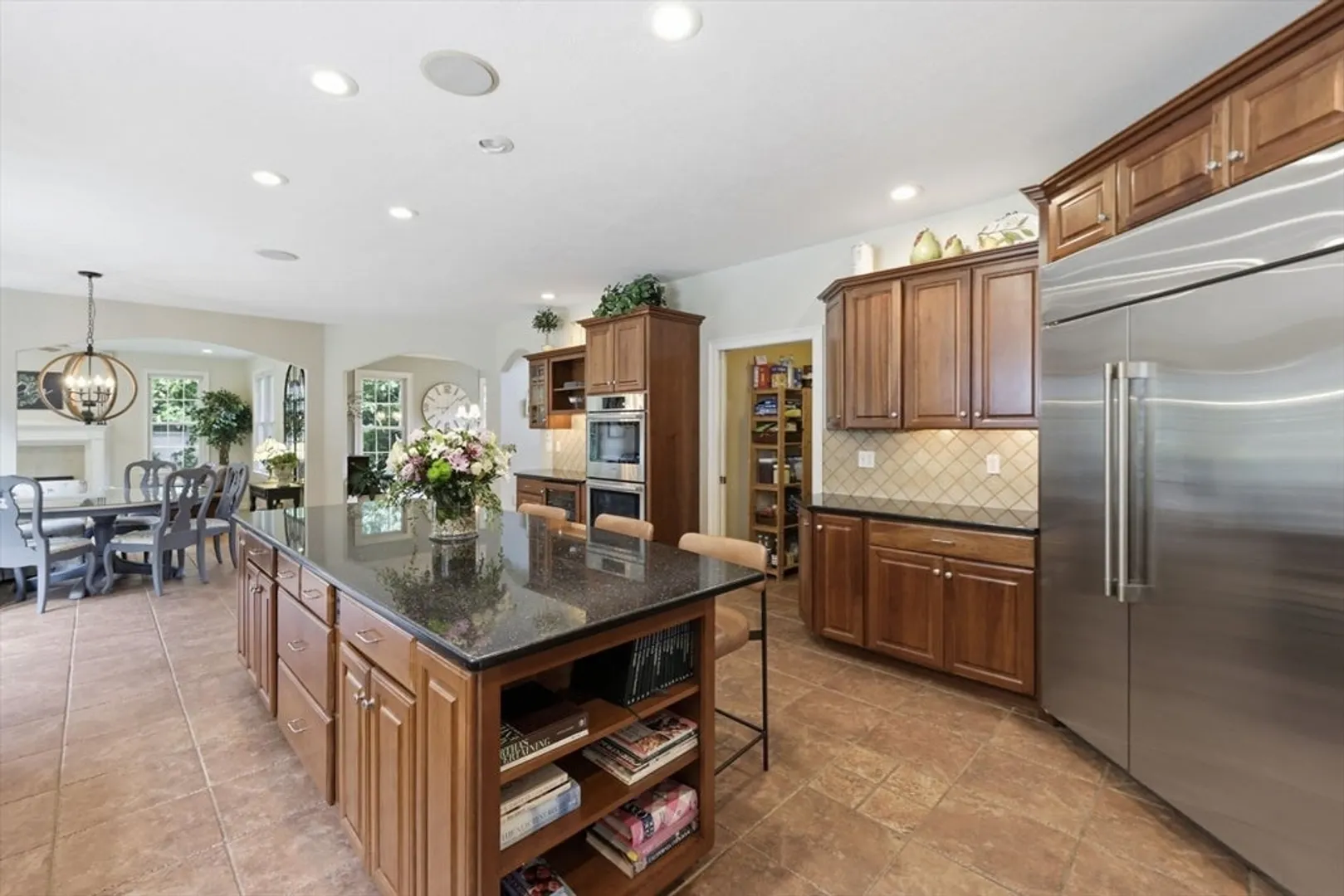 8 Lexington Circle Photo 15