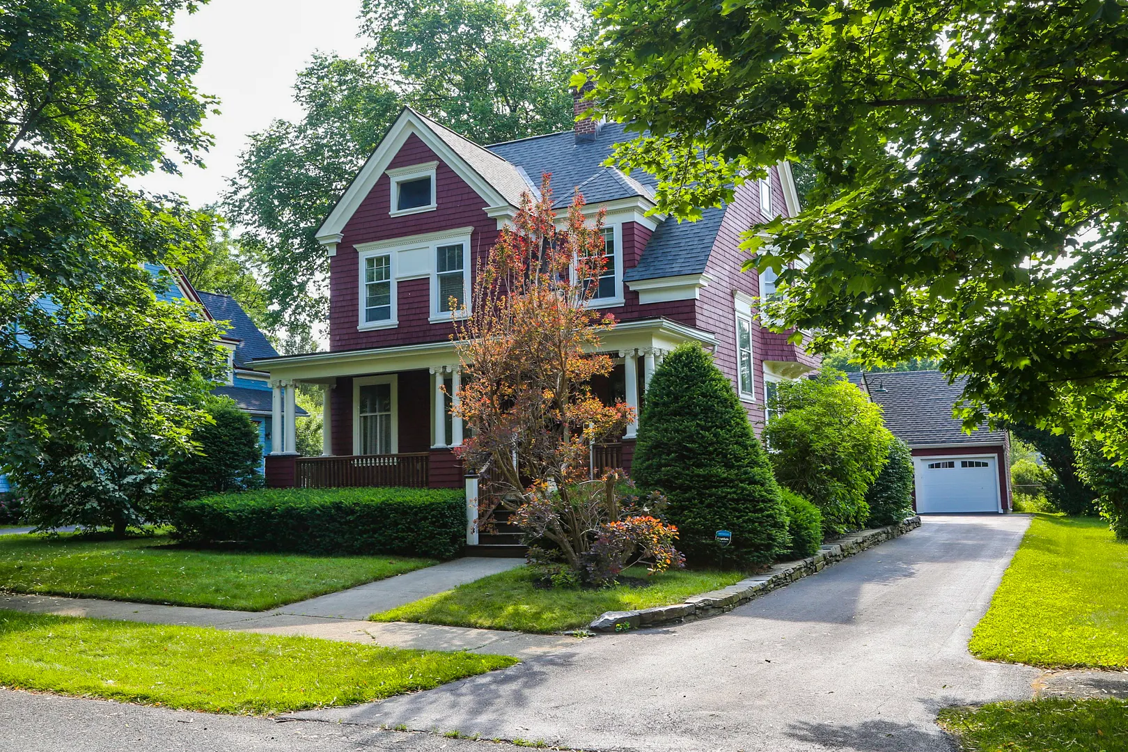 55 Marion Ave Photo 2