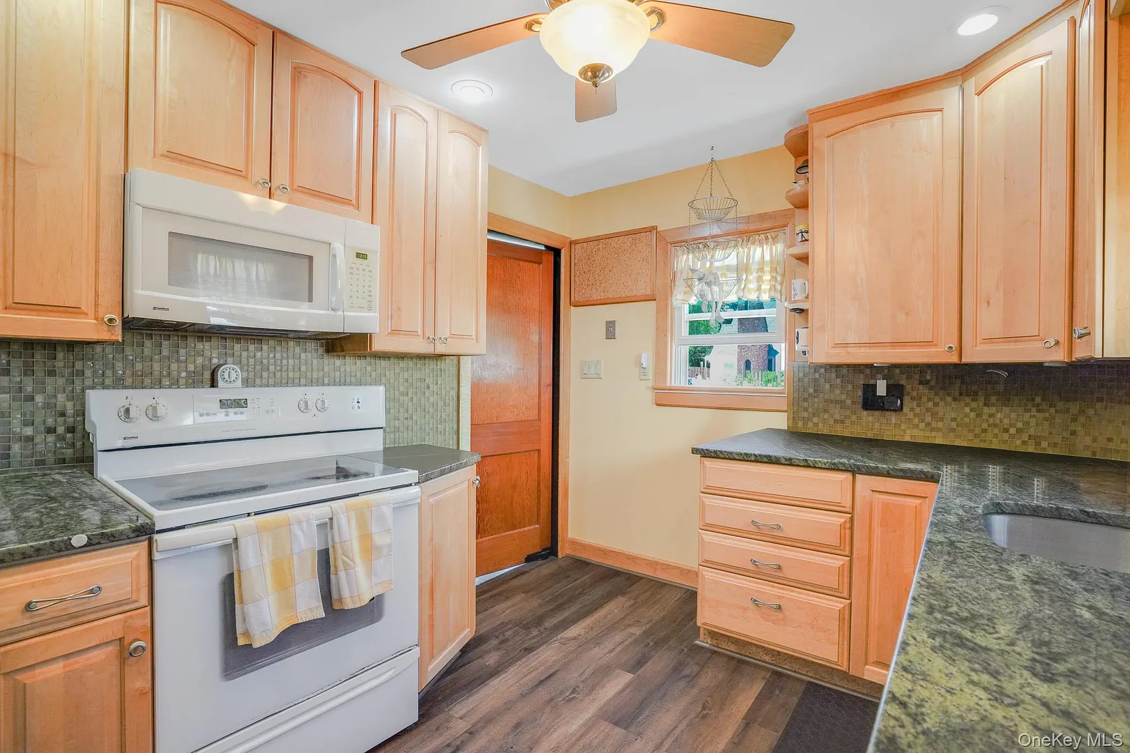 4 Crestwood Boulevard Photo 8
