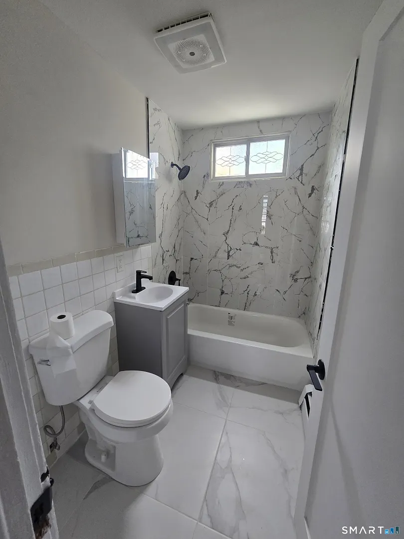 76 Rock Street Photo 5