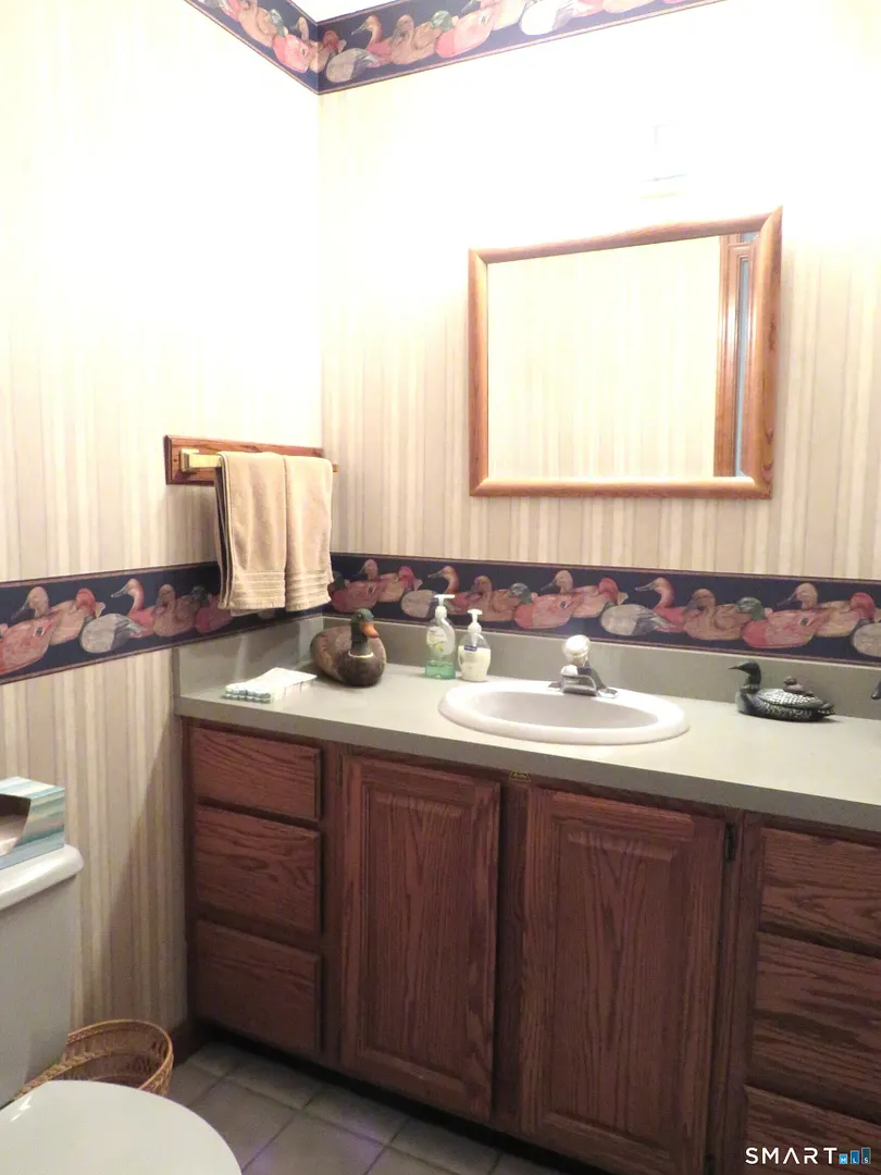 836 Wolf Hill Road Photo 19