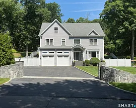 17 Woodlawn Drive