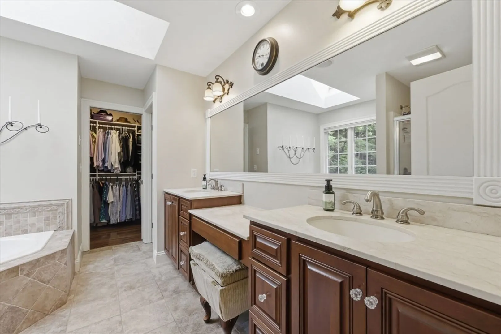 8 Lexington Circle Photo 27