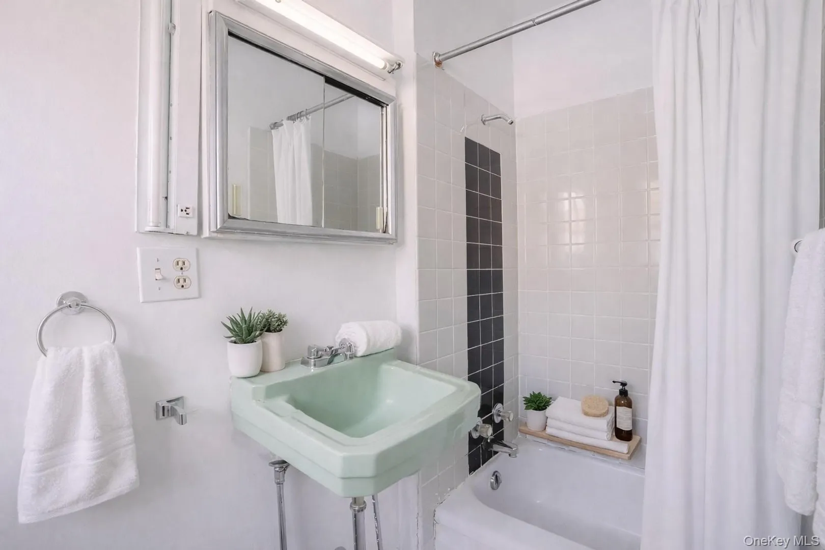 9 Solway Road Photo 32