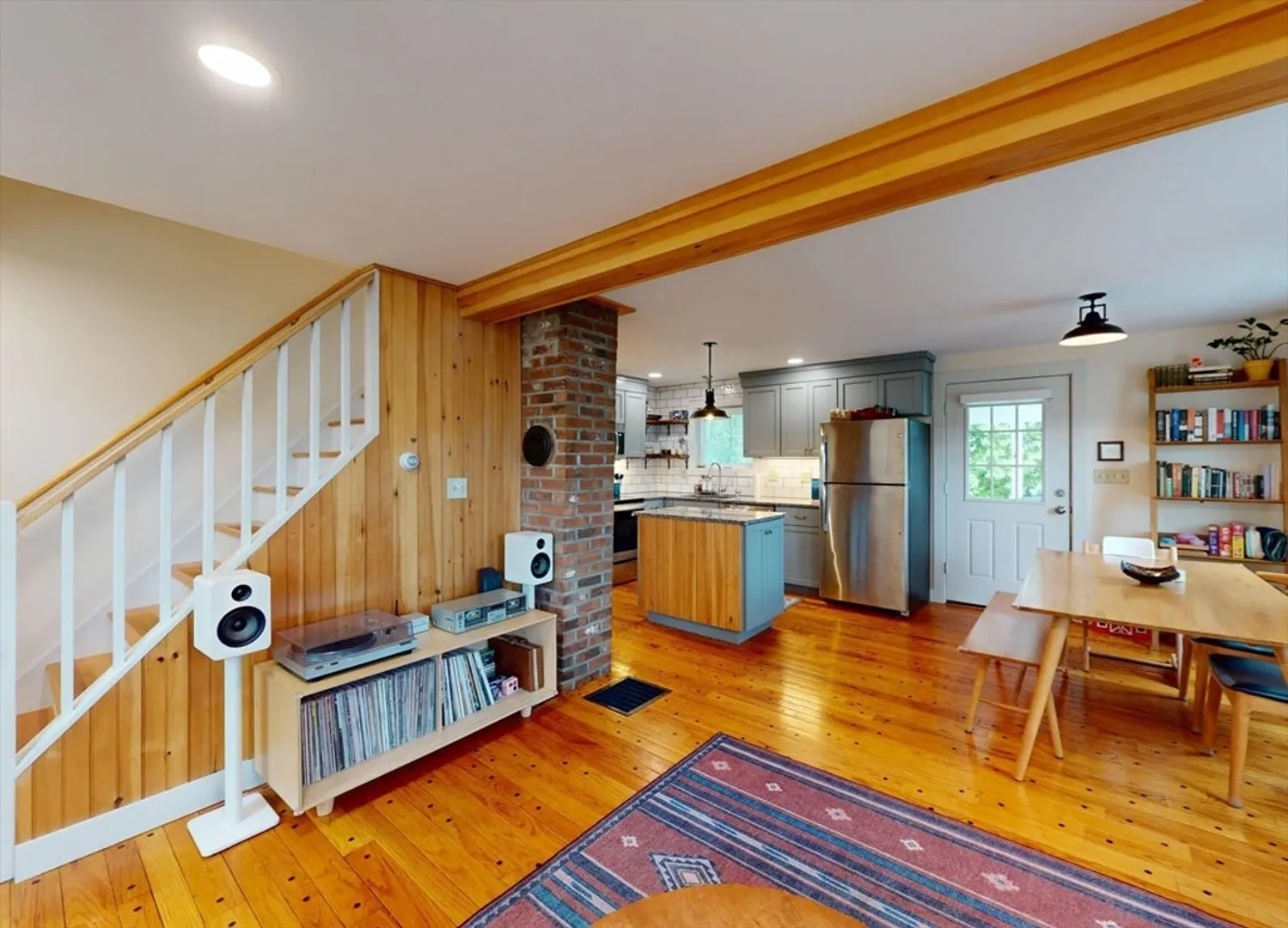 44 Green St Photo 13