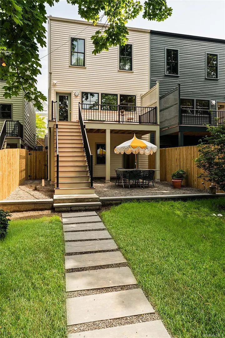 309 State Street Photo 15