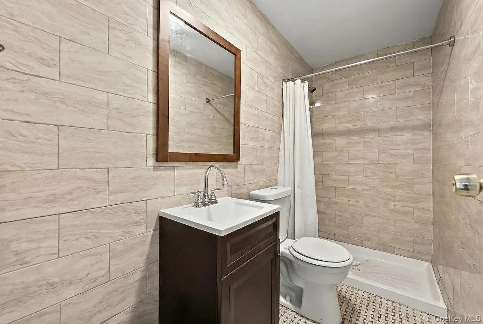 2459 Hoffman Street Photo 5