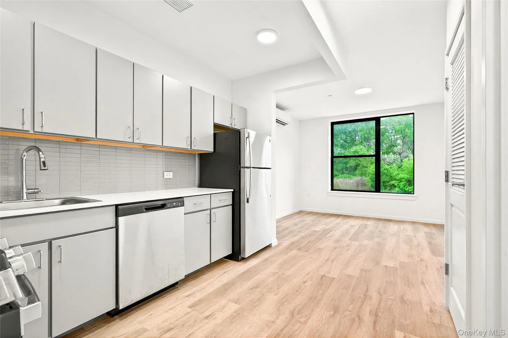 355 Bronx River Avenue  #1B Photo 14