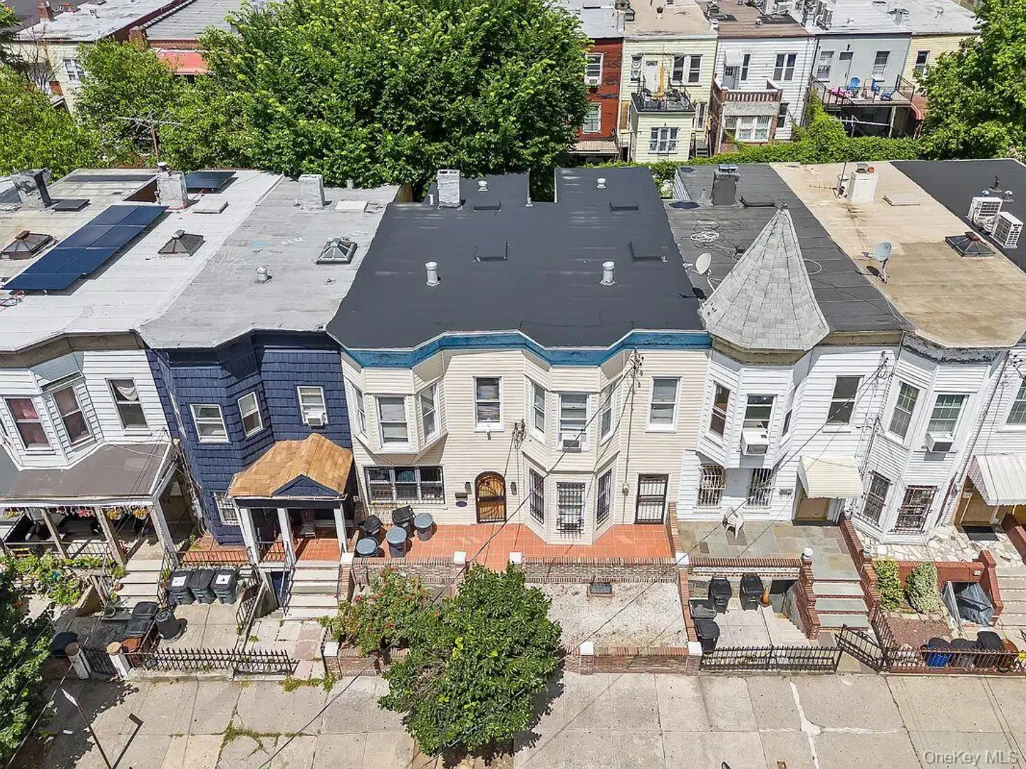 2459 Hoffman Street Photo 2