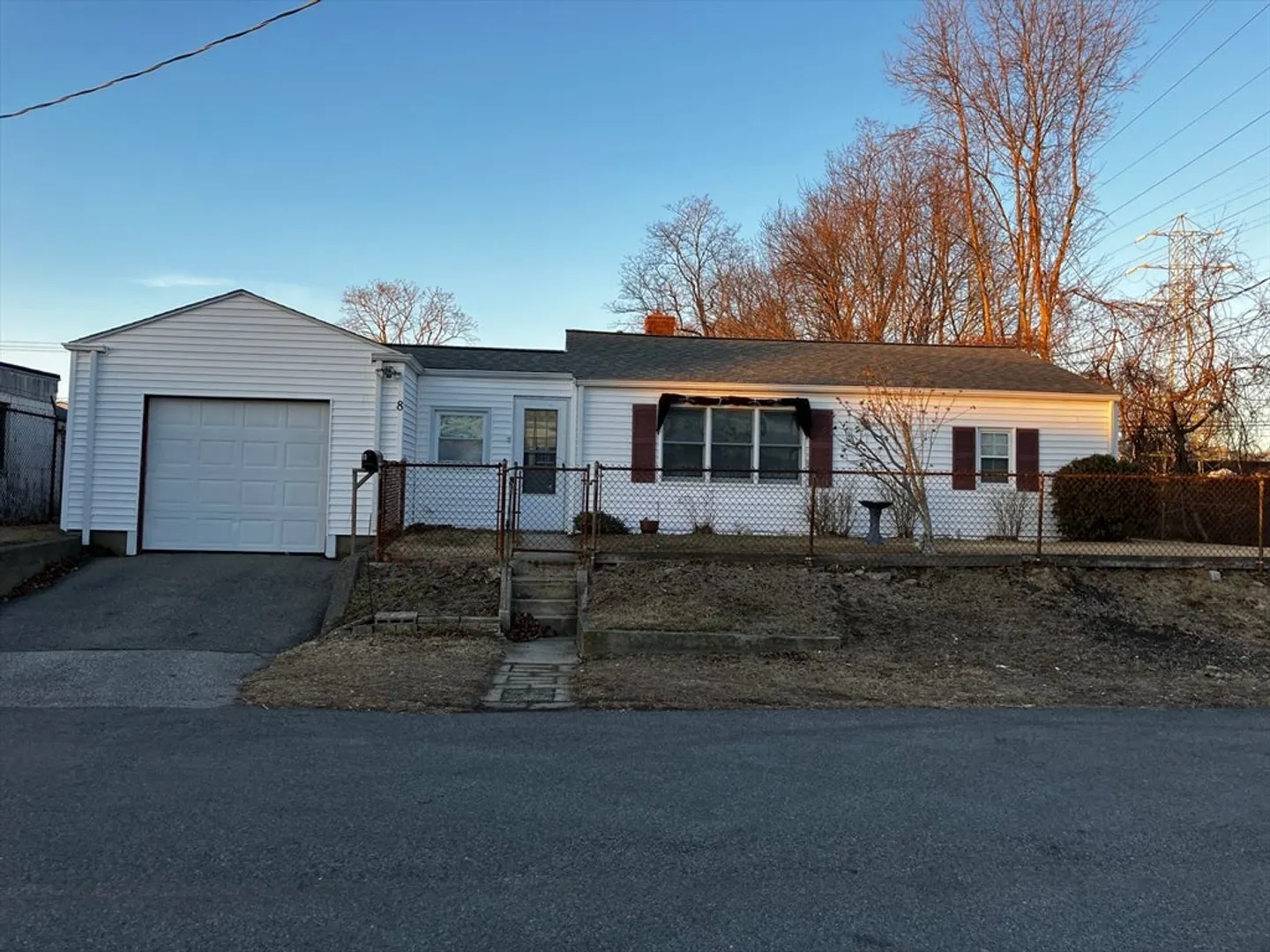 8 Ivanhoe Ave Photo 1