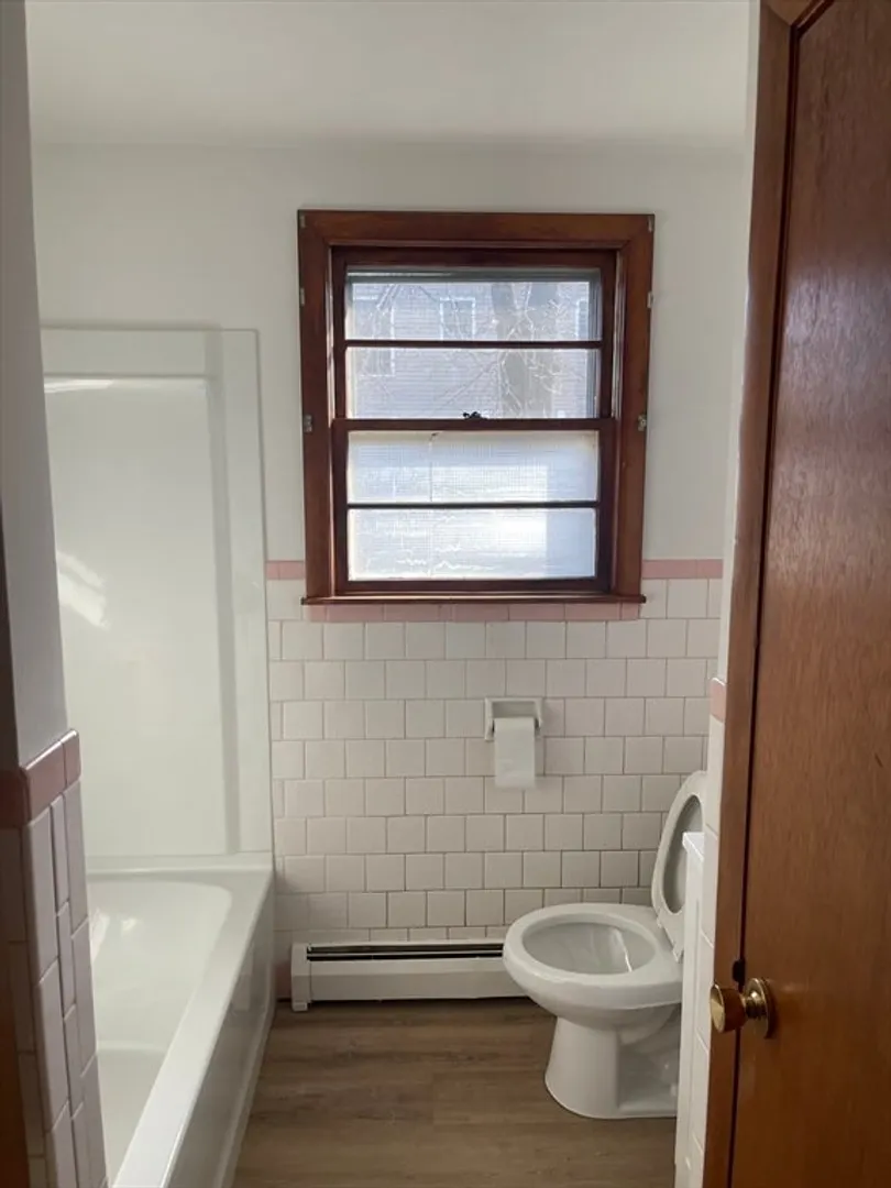 32 Mason Ave Photo 8
