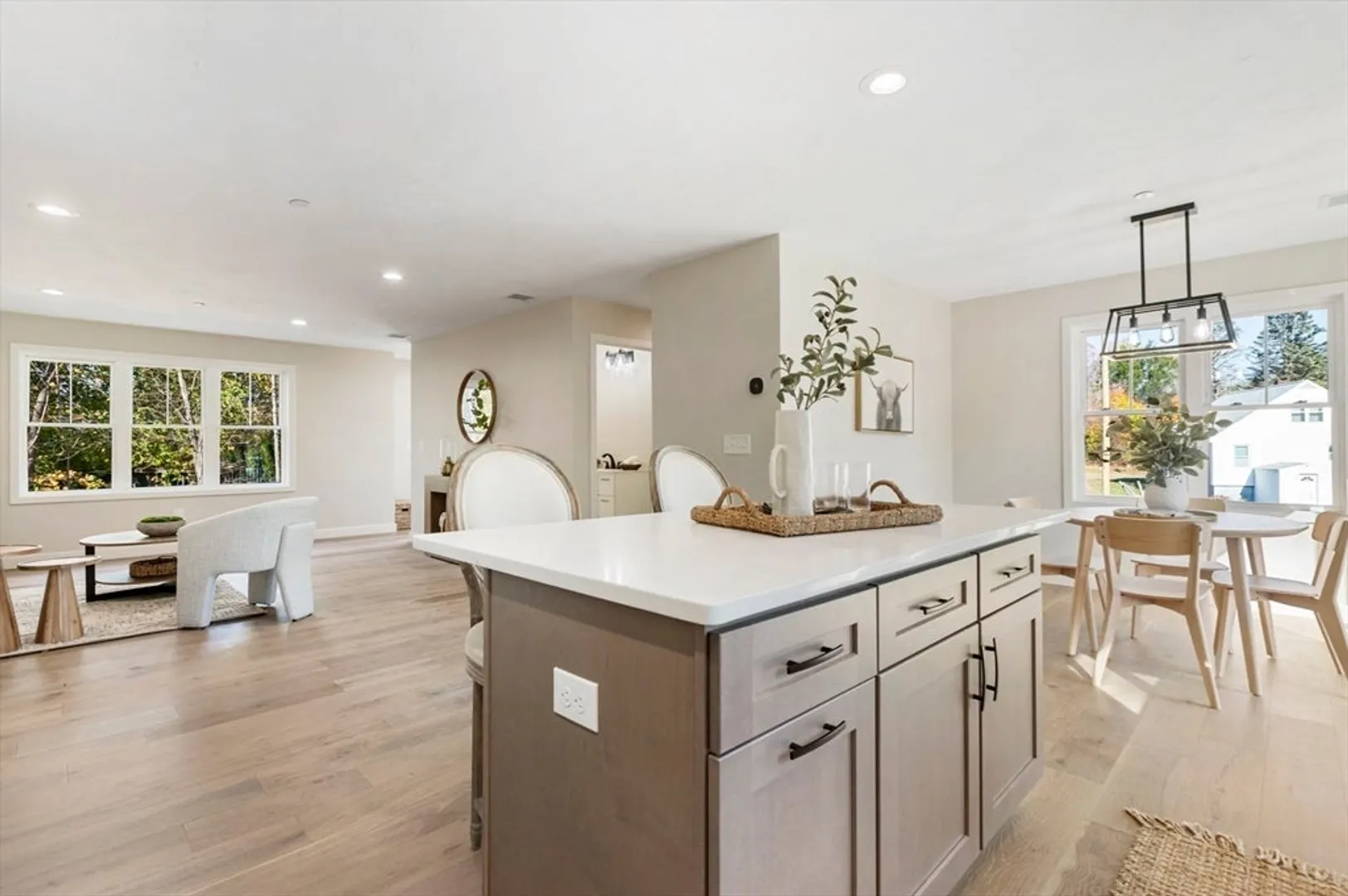 40 Filipe Way  #B Photo 3