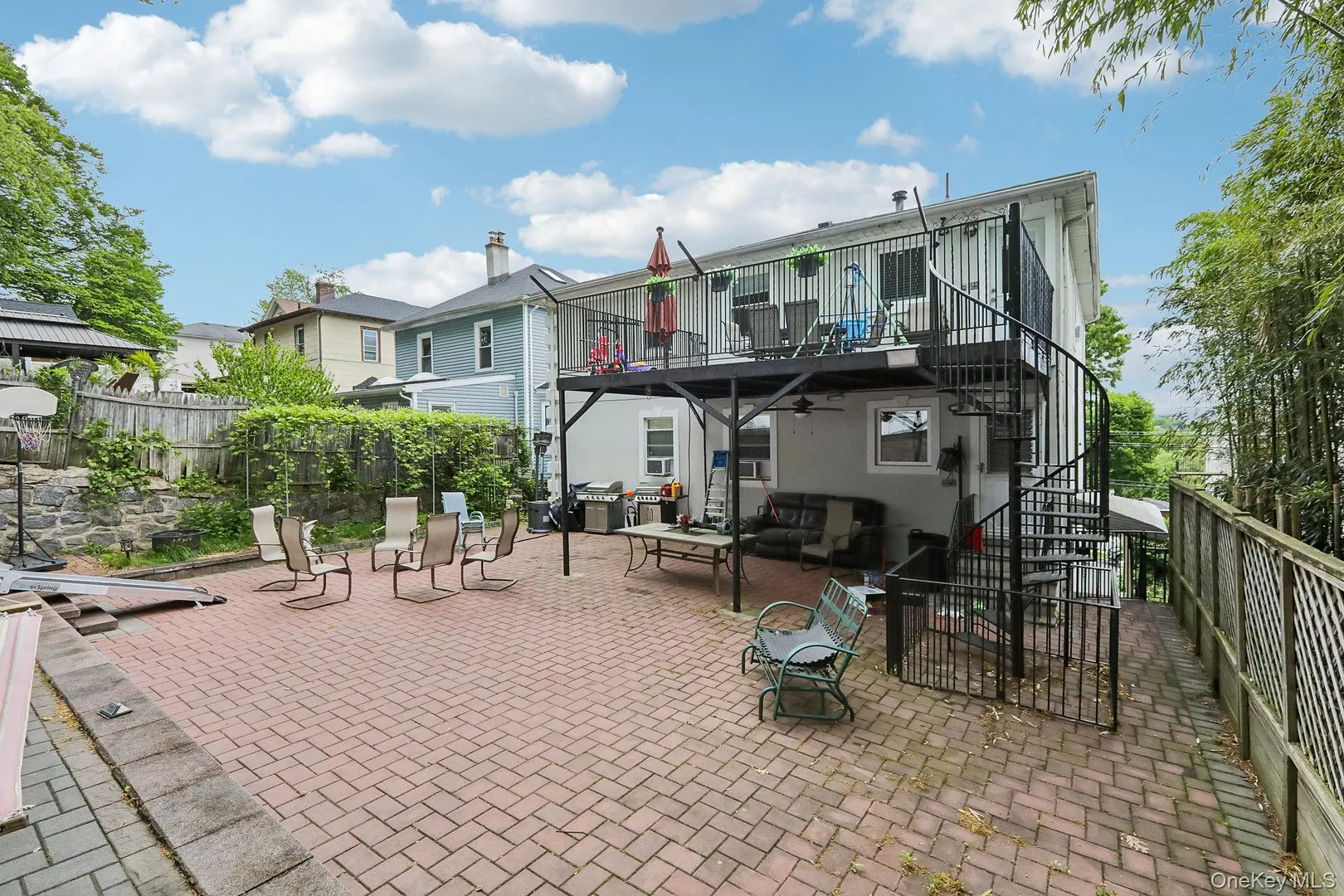 583 Bellevue Avenue N Photo 4