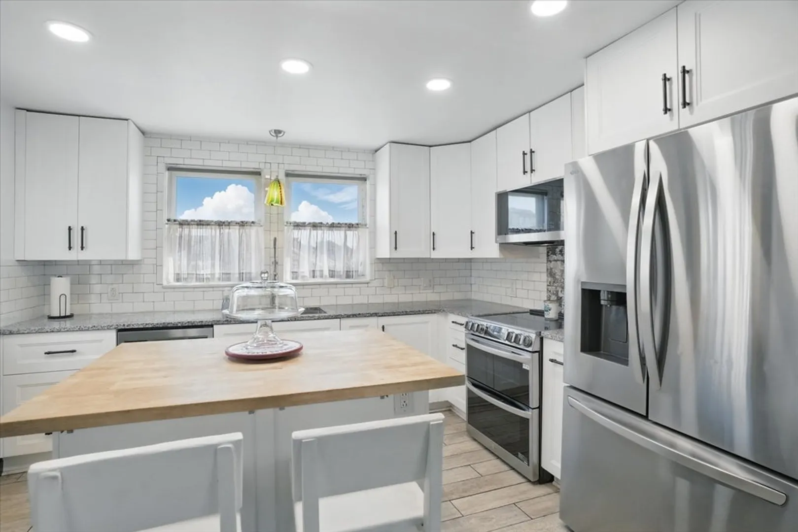 14 Lambert Ave Photo 9