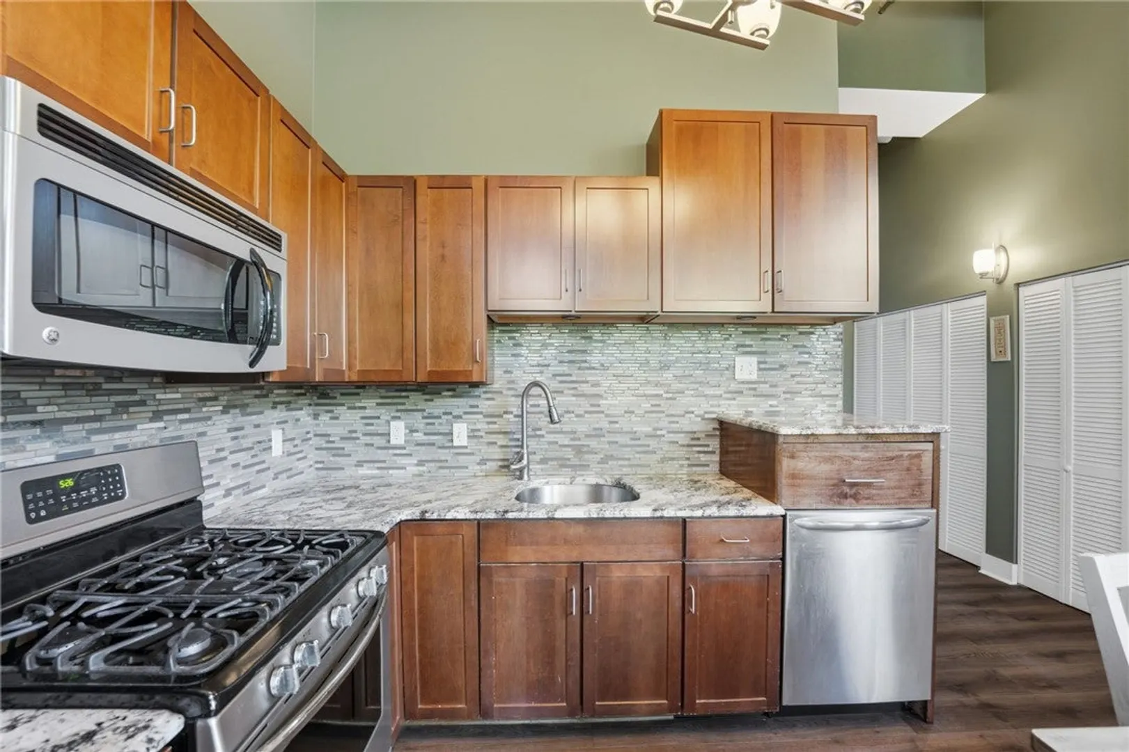 180 Allen Street  #101 Photo 10