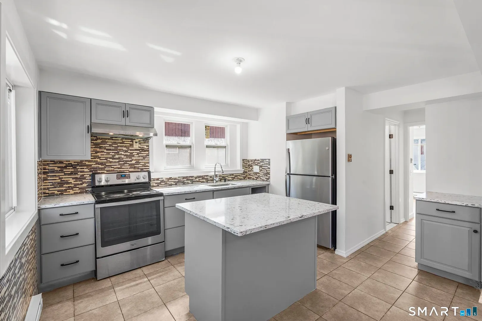 28-32 Starr Avenue  #11 Photo 5
