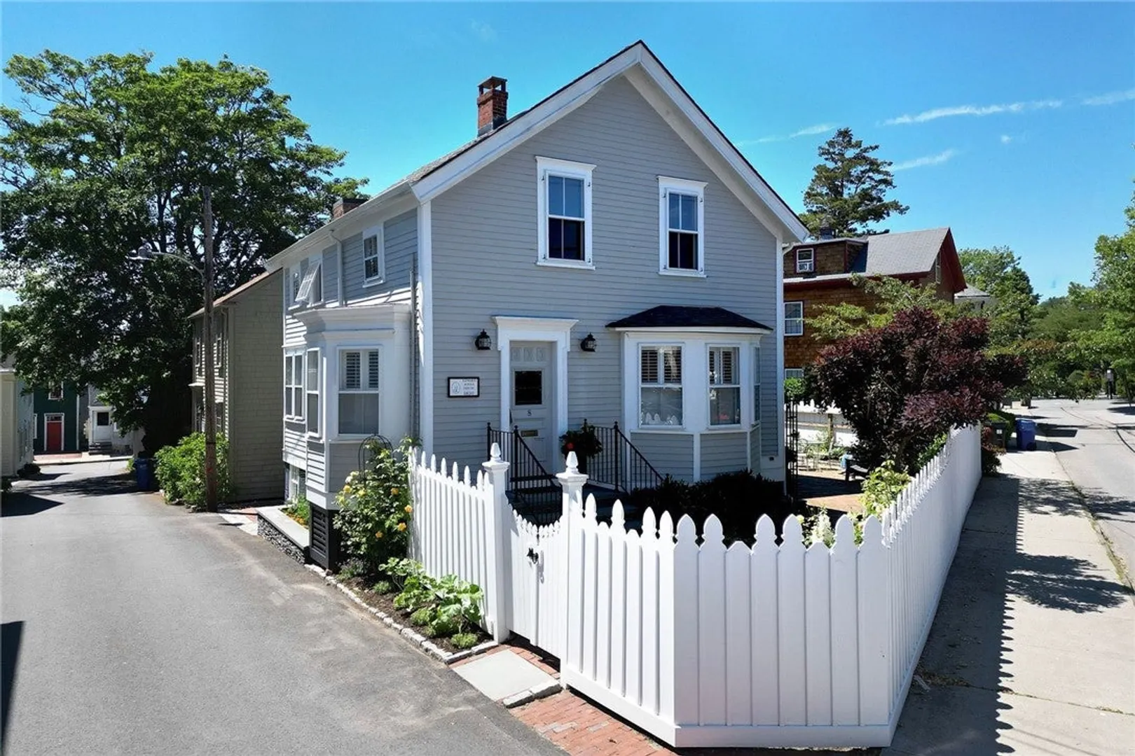8 Sanford Street Photo 1