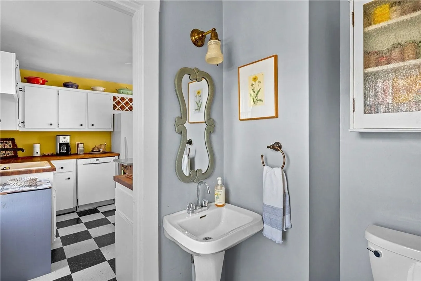 8 Sanford Street Photo 13