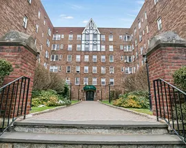 25 Parkview Avenue  #1H