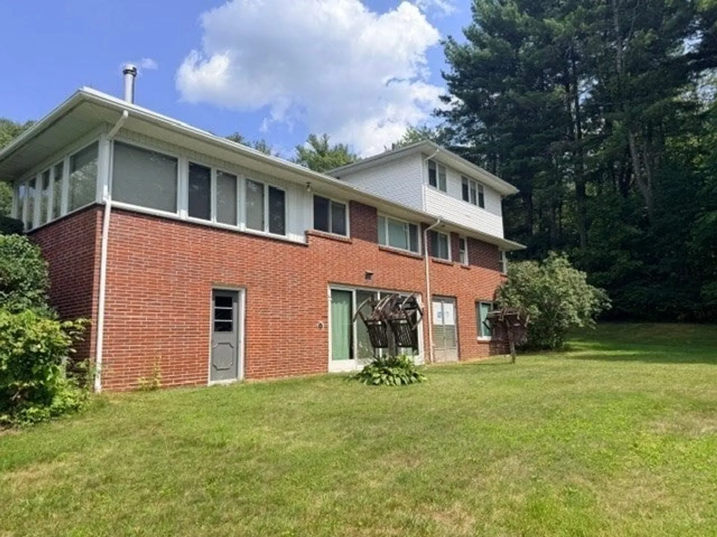 61 Arnold Rd Photo 3