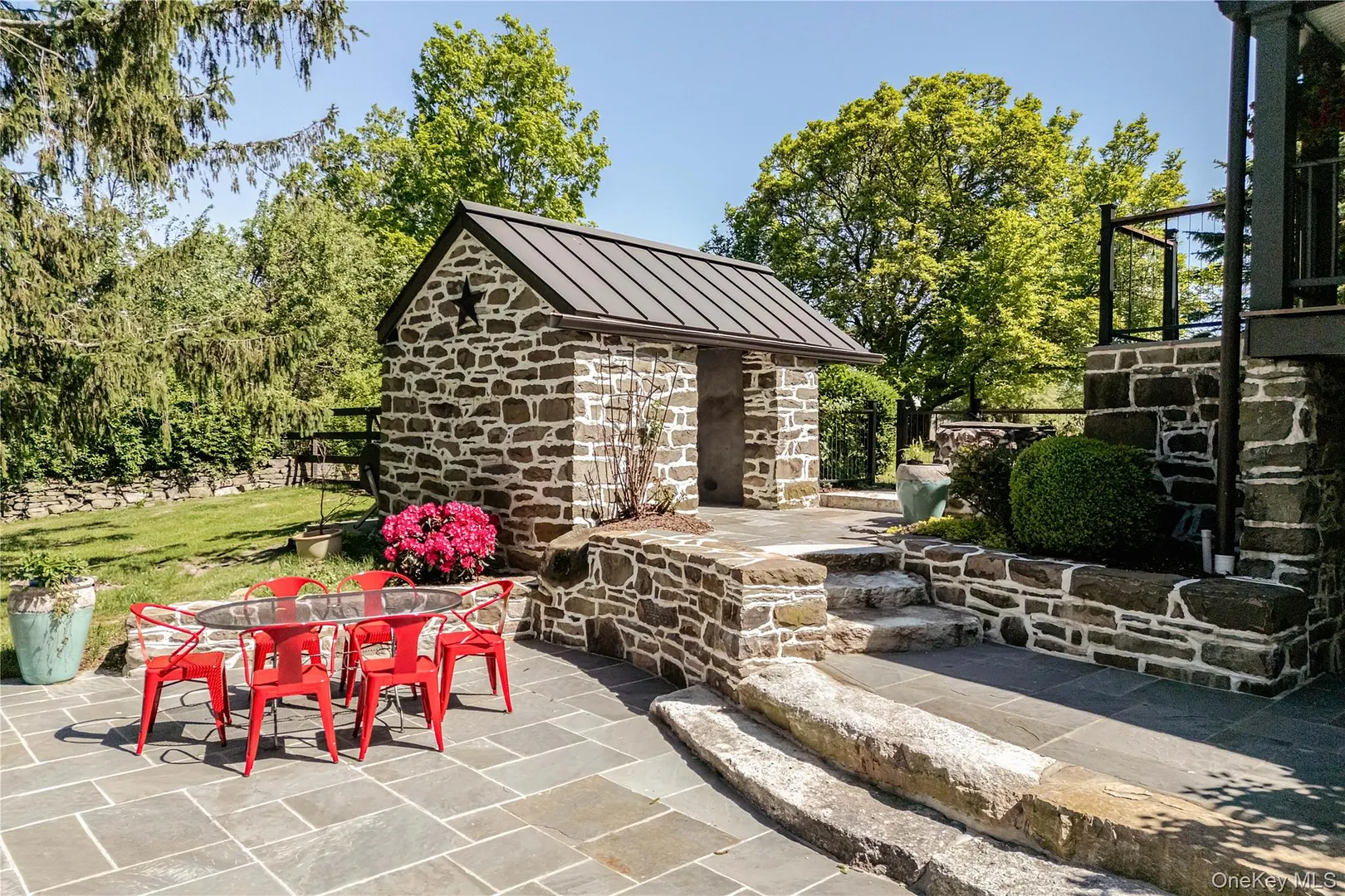 26 Roberson Avenue Photo 8