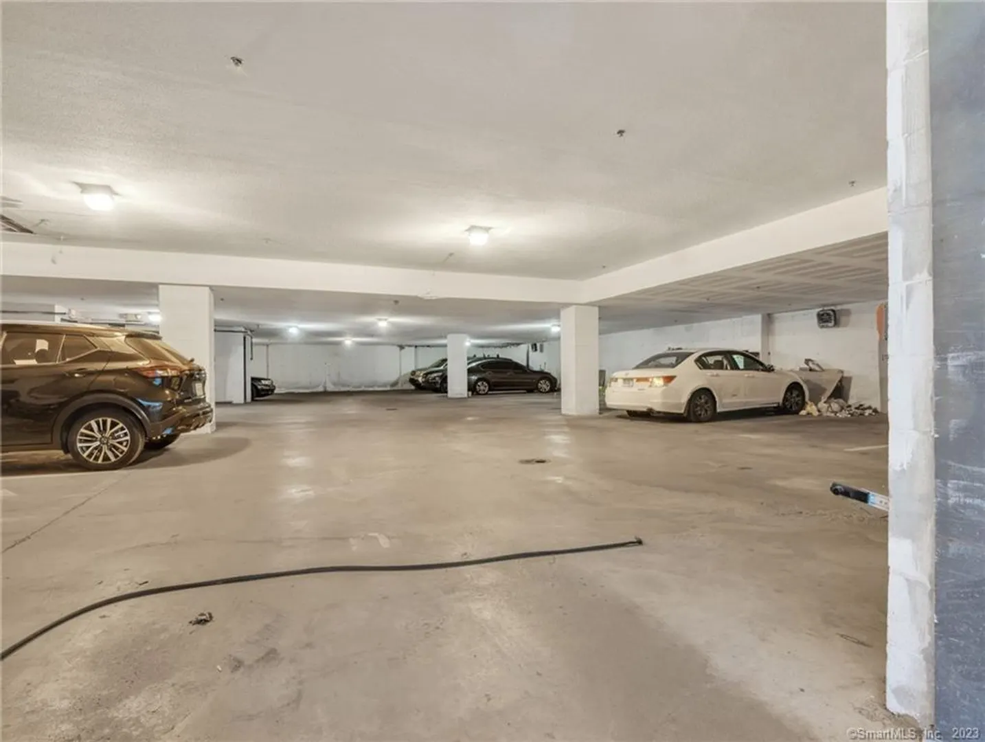 213 Franklin Avenue  #405 Photo 29