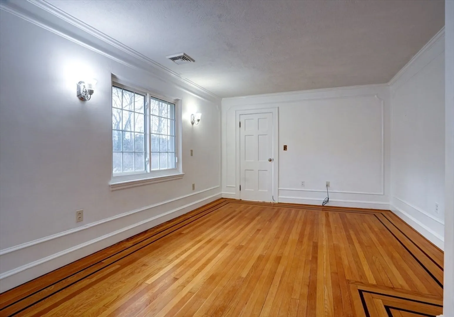 390 Adams St Photo 34