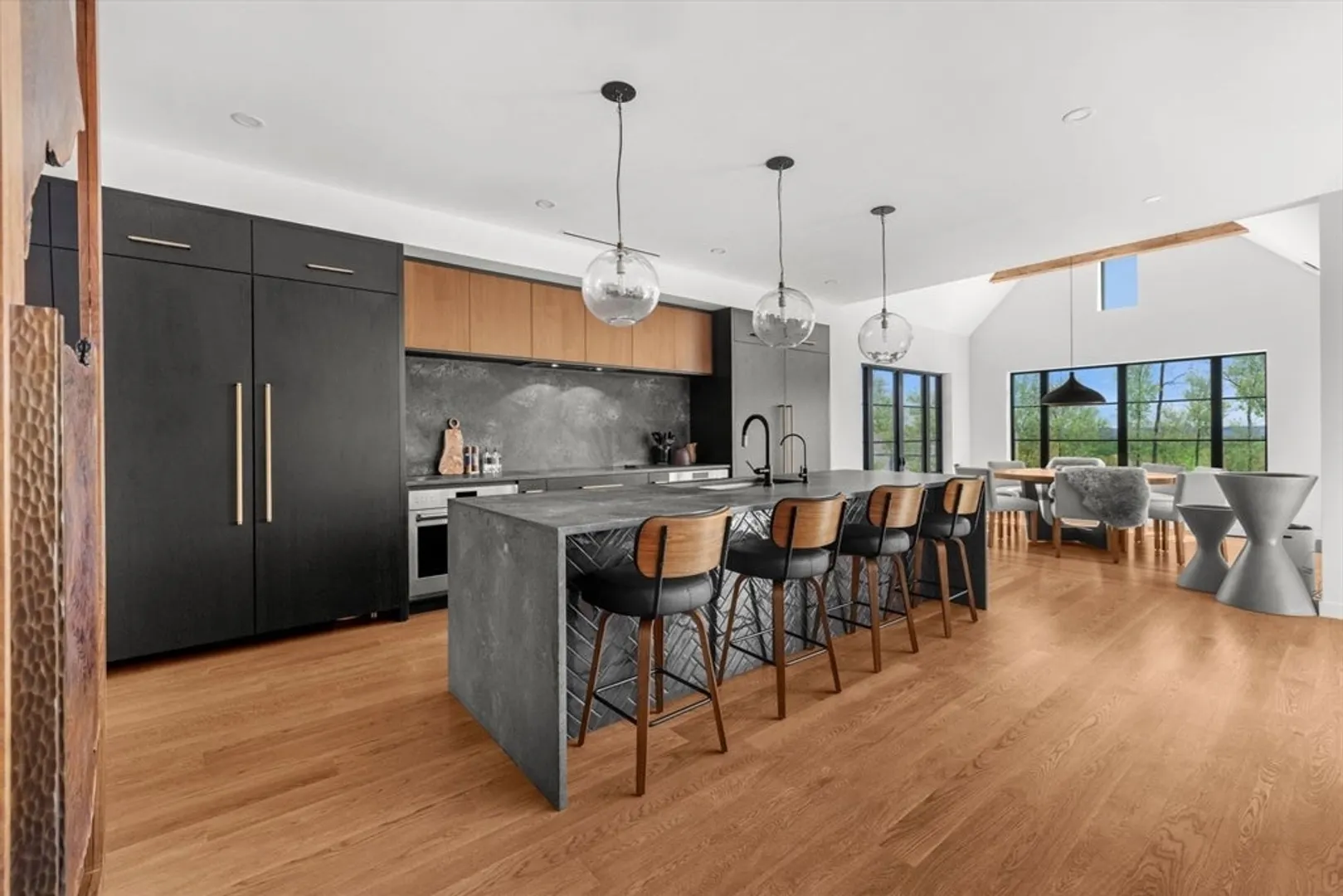 61 Green Avenue Photo 9